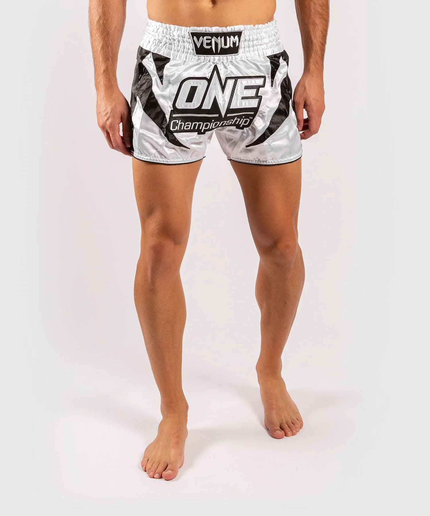 VENUM／ヴェナム　ムエタイショーツ　　VENUM×ONE FC MUAY THAI SHORTS／ヴェナム×ONE FC ムエタイショーツ（白／黒）