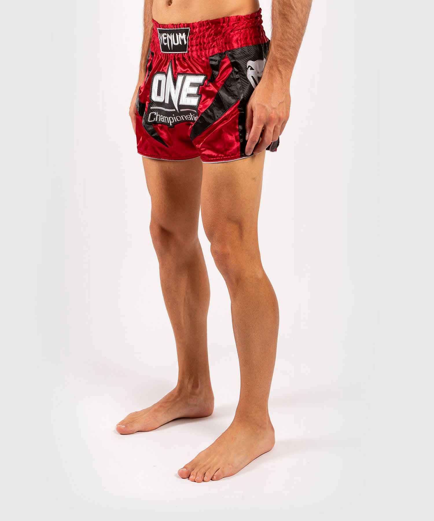 VENUM／ヴェナム　ムエタイショーツ　　VENUM×ONE FC MUAY THAI SHORTS／ヴェナム×ONE FC ムエタイショーツ（レッド／黒）