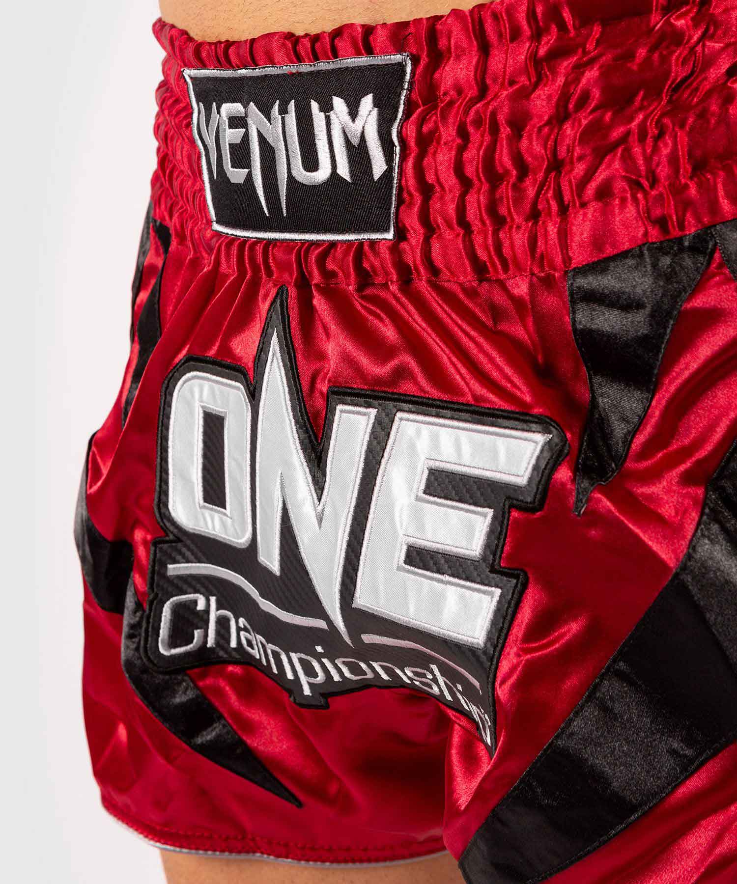 VENUM／ヴェナム　ムエタイショーツ　　VENUM×ONE FC MUAY THAI SHORTS／ヴェナム×ONE FC ムエタイショーツ（レッド／黒）