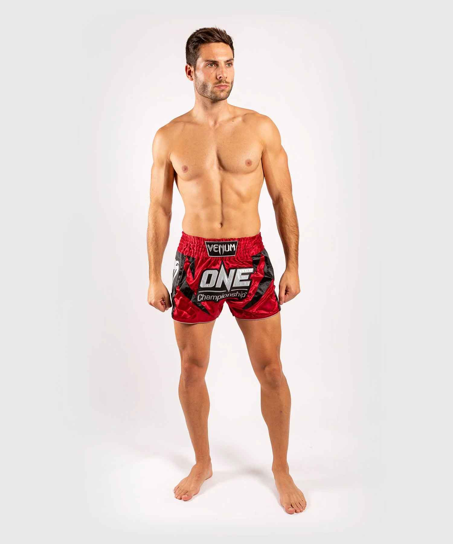 VENUM／ヴェナム　ムエタイショーツ　　VENUM×ONE FC MUAY THAI SHORTS／ヴェナム×ONE FC ムエタイショーツ（レッド／黒）