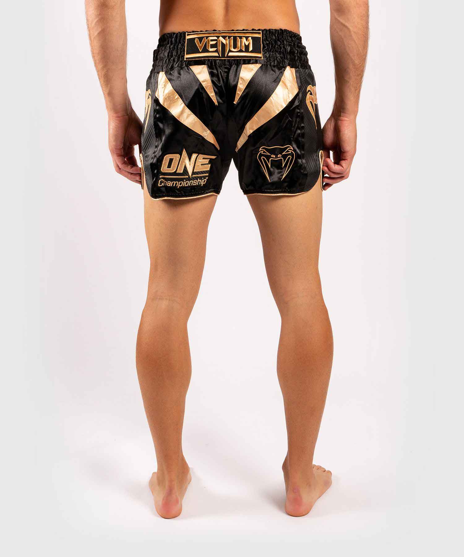 VENUM／ヴェナム　ムエタイショーツ　　VENUM×ONE FC MUAY THAI SHORTS／ヴェナム×ONE FC ムエタイショーツ（黒／ゴールド）