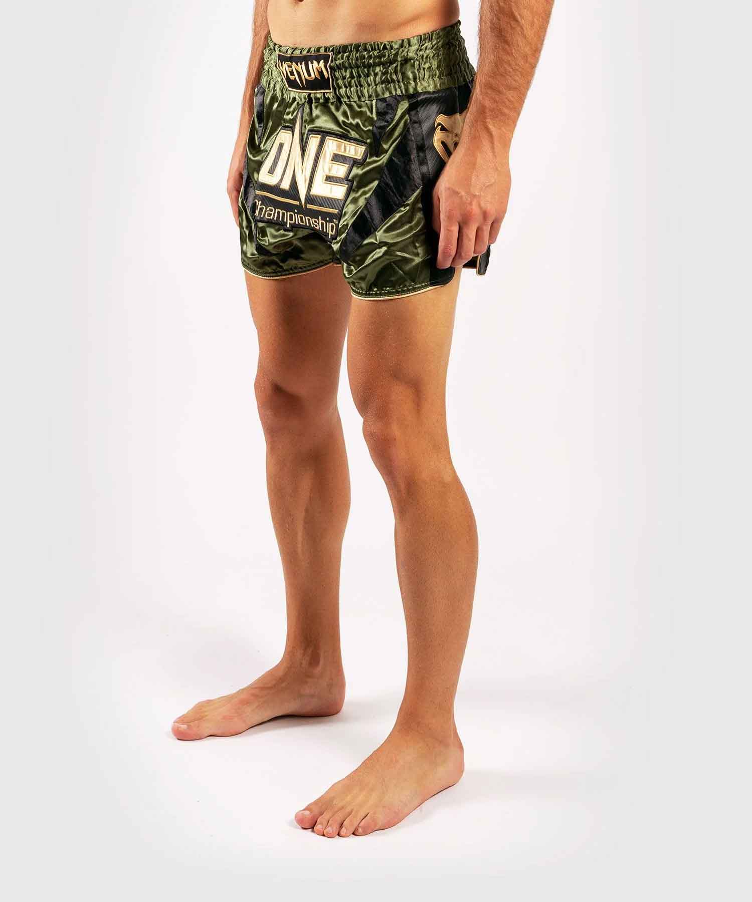 VENUM／ヴェナム　ムエタイショーツ　　VENUM×ONE FC MUAY THAI SHORTS／ヴェナム×ONE FC ムエタイショーツ（カーキ／ゴールド）