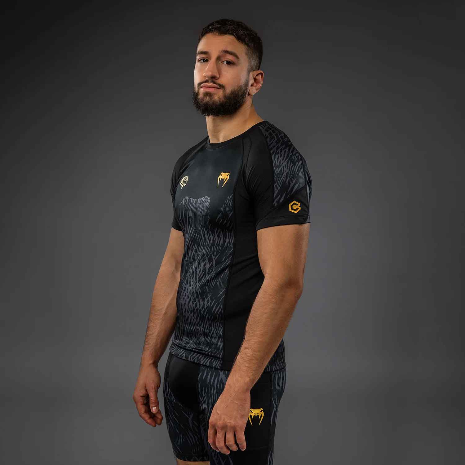 VENUM／ヴェナム　ラッシュガード　　Venum x Chimaev Wild Borz Rashguards／ヴェナム×チマエフ ワイルド ボルズ ラッシュガード（ショート）