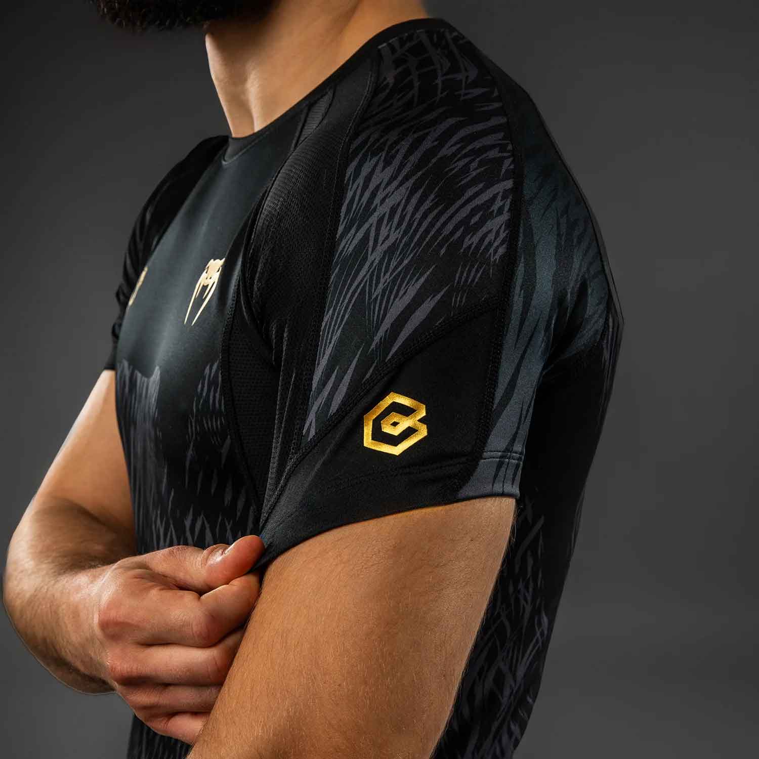 VENUM／ヴェナム　ラッシュガード　　Venum x Chimaev Wild Borz Rashguards／ヴェナム×チマエフ ワイルド ボルズ ラッシュガード（ショート）
