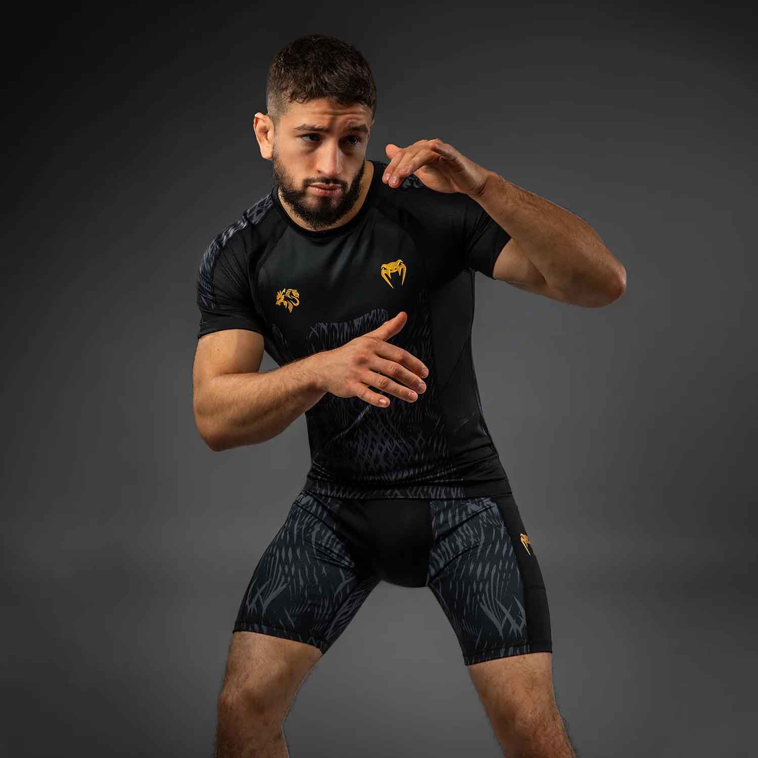 VENUM／ヴェナム　ラッシュガード　　Venum x Chimaev Wild Borz Rashguards／ヴェナム×チマエフ ワイルド ボルズ ラッシュガード（ショート）