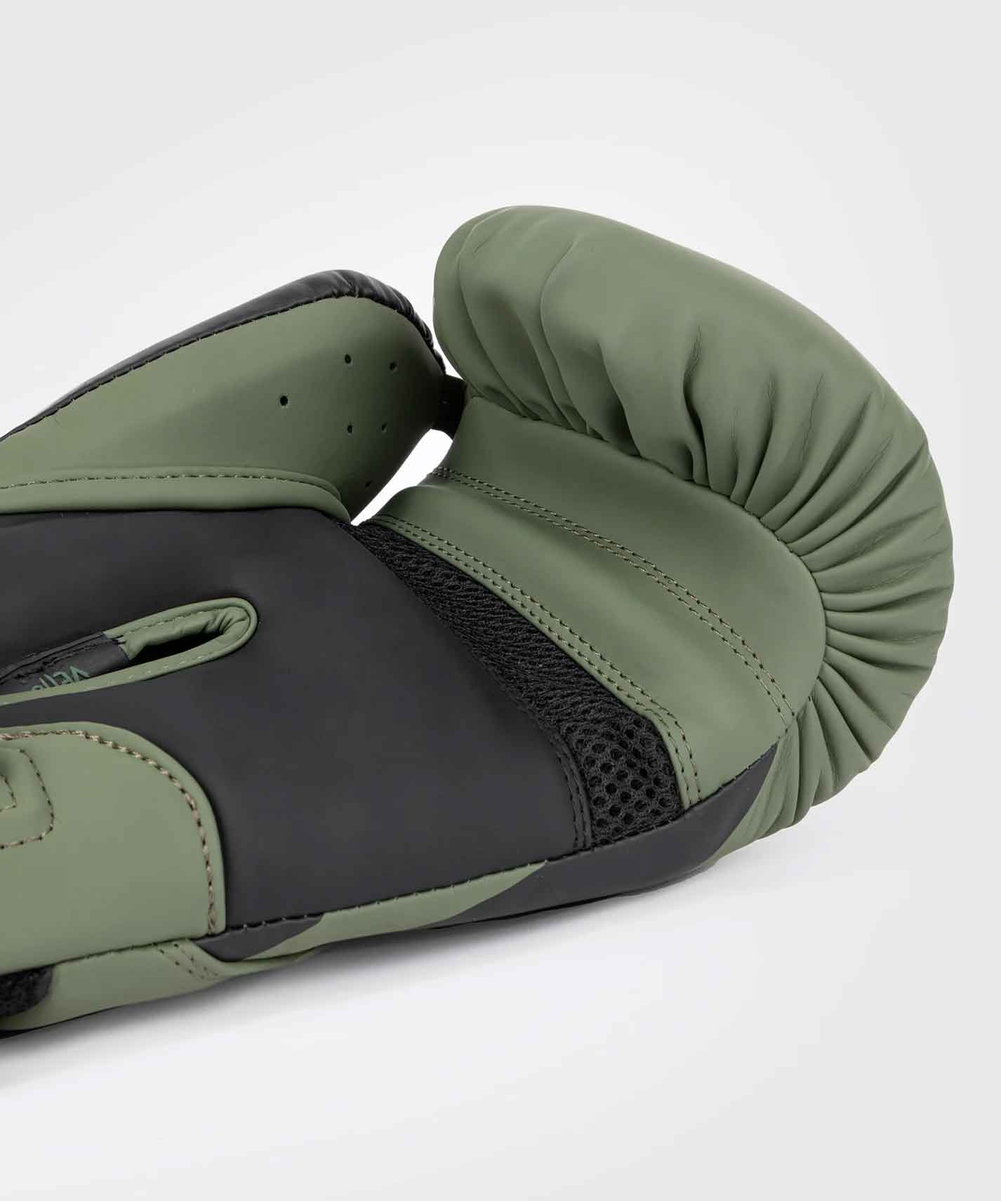 VENUM／ヴェナム　ボクシンググローブ　　Challenger 4.0 Boxing Gloves／チャレンジャー4.0 ボクシンググローブ（カーキ／黒）