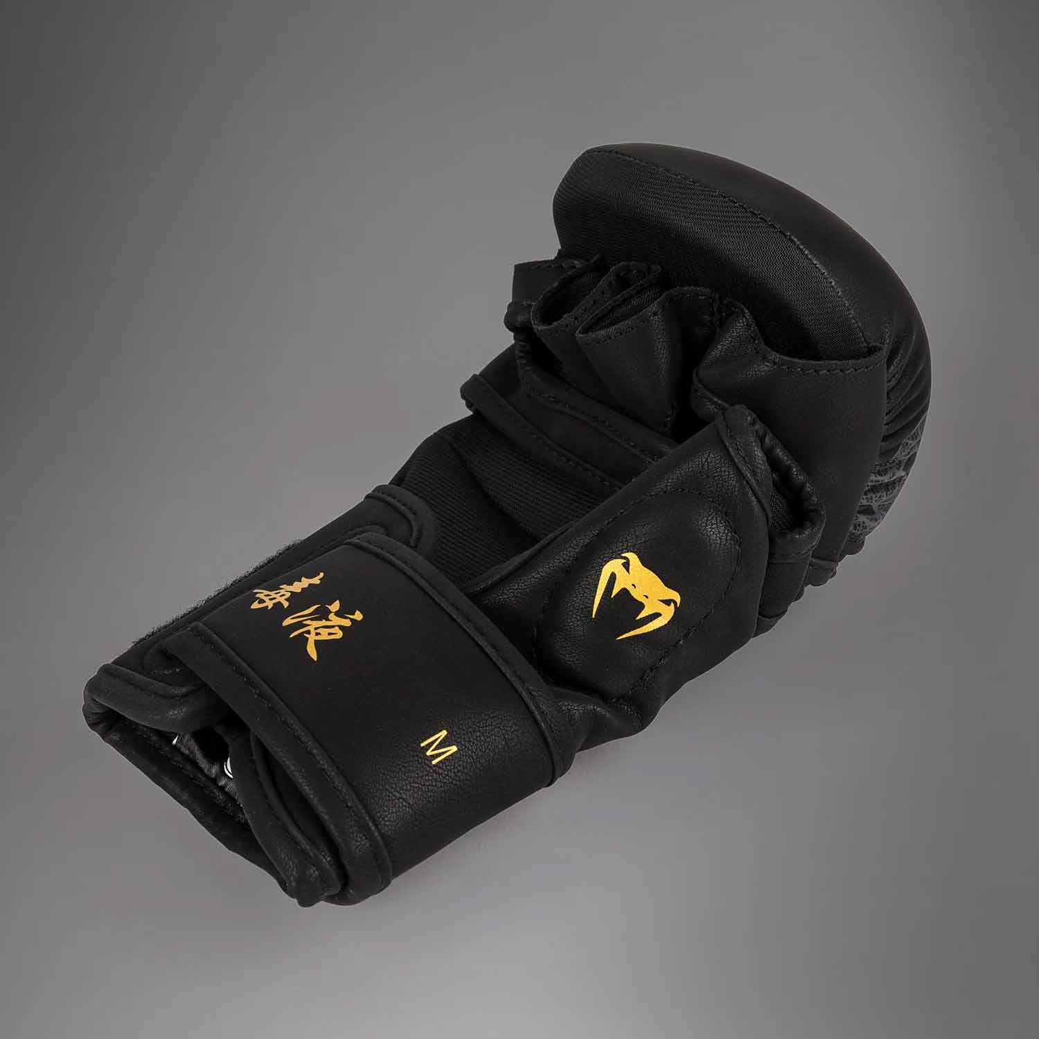VENUM／ヴェナム　MMAグローブ（オープンフィンガーグローブ）　　Serpenti Sparring Gloves／セルペンティ スパーリンググローブ