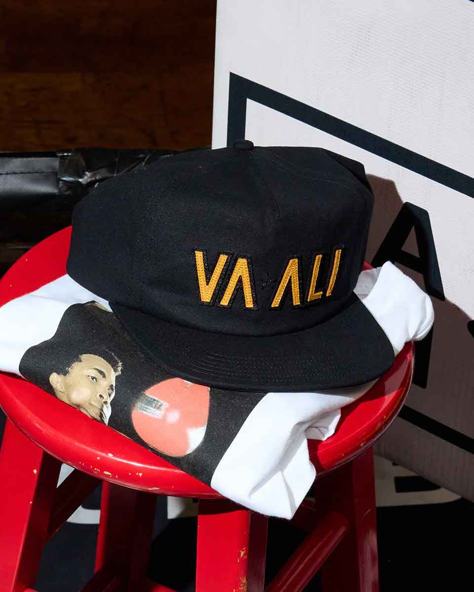 RVCA／ルーカ（ルカ）　キャップ　　VA X ALI TRUCKER／VA×（モハメド）アリ トラッカー キャップ