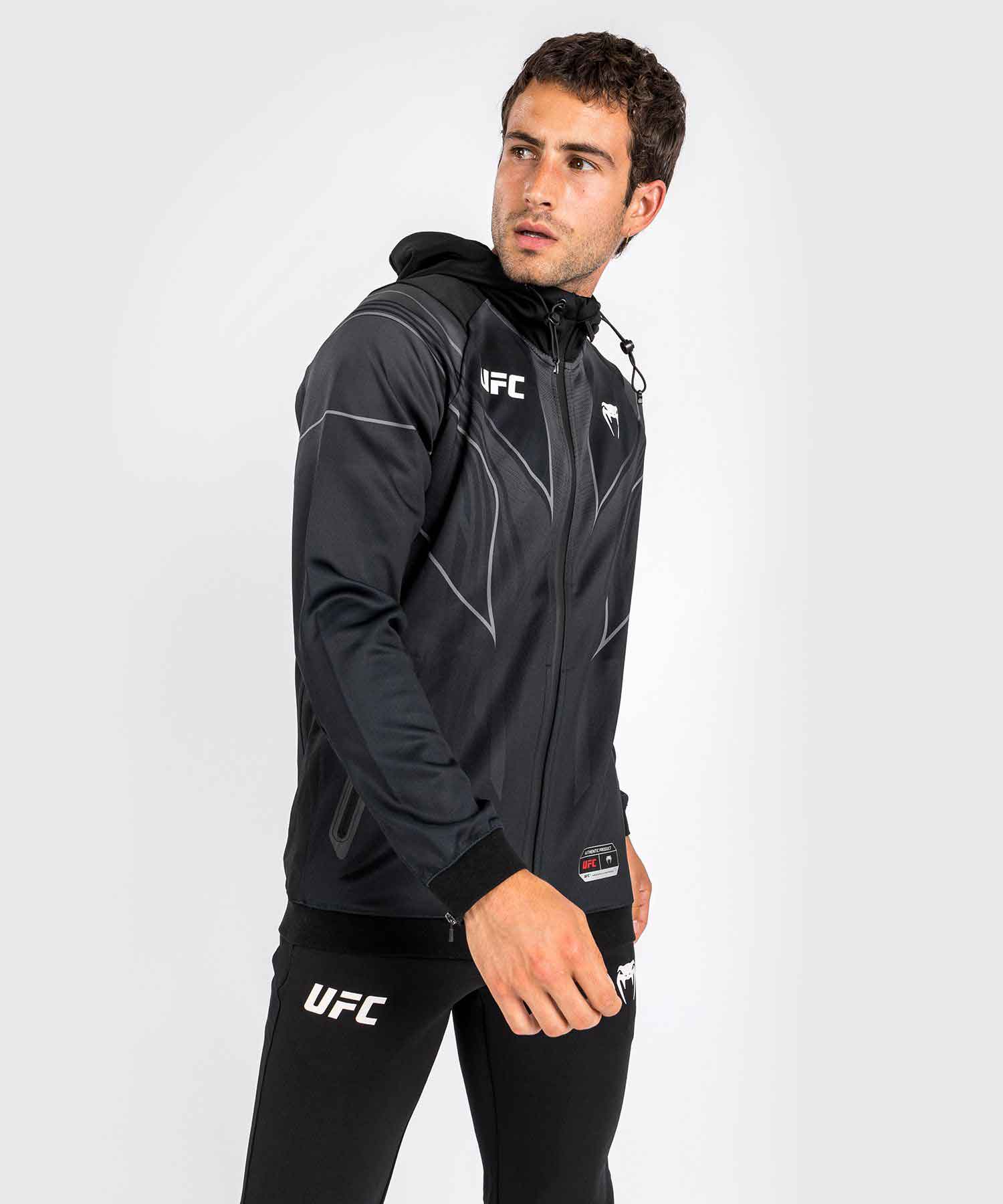 VENUM／ヴェナム　パーカー（フーディー）　　UFC VENUM AUTHENTIC FIGHT NIGHT 2.0 MEN'S WALKOUT HOODIE BLACK／UFC×VENUM オーセンティック ファイトナイト 2.0 メンズ ウォークアウト フーディ（黒）