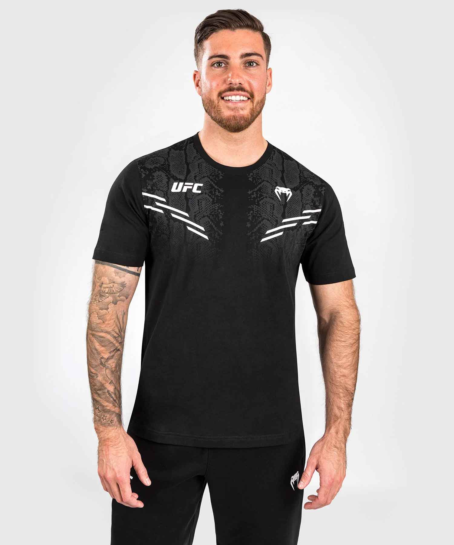 UFC Adrenaline by Venum Replica Men’s Short-sleeve T-shirt／UFC アドレナリン by ヴェナム メンズ ショートスリーブTシャツ（黒）