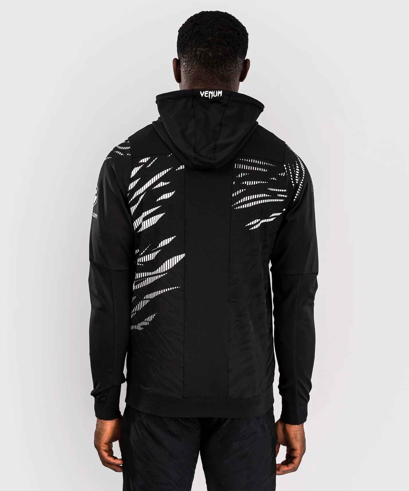 VENUM／ヴェナム　パーカー（フーディー）　　UFC Fusion by Venum Authentic Fight Night Men’s Walkout Hoodie／UFC フュージョン by ヴェナム オーセンティック ファイトナイト メンズ ウォークアウト フーディー（黒）