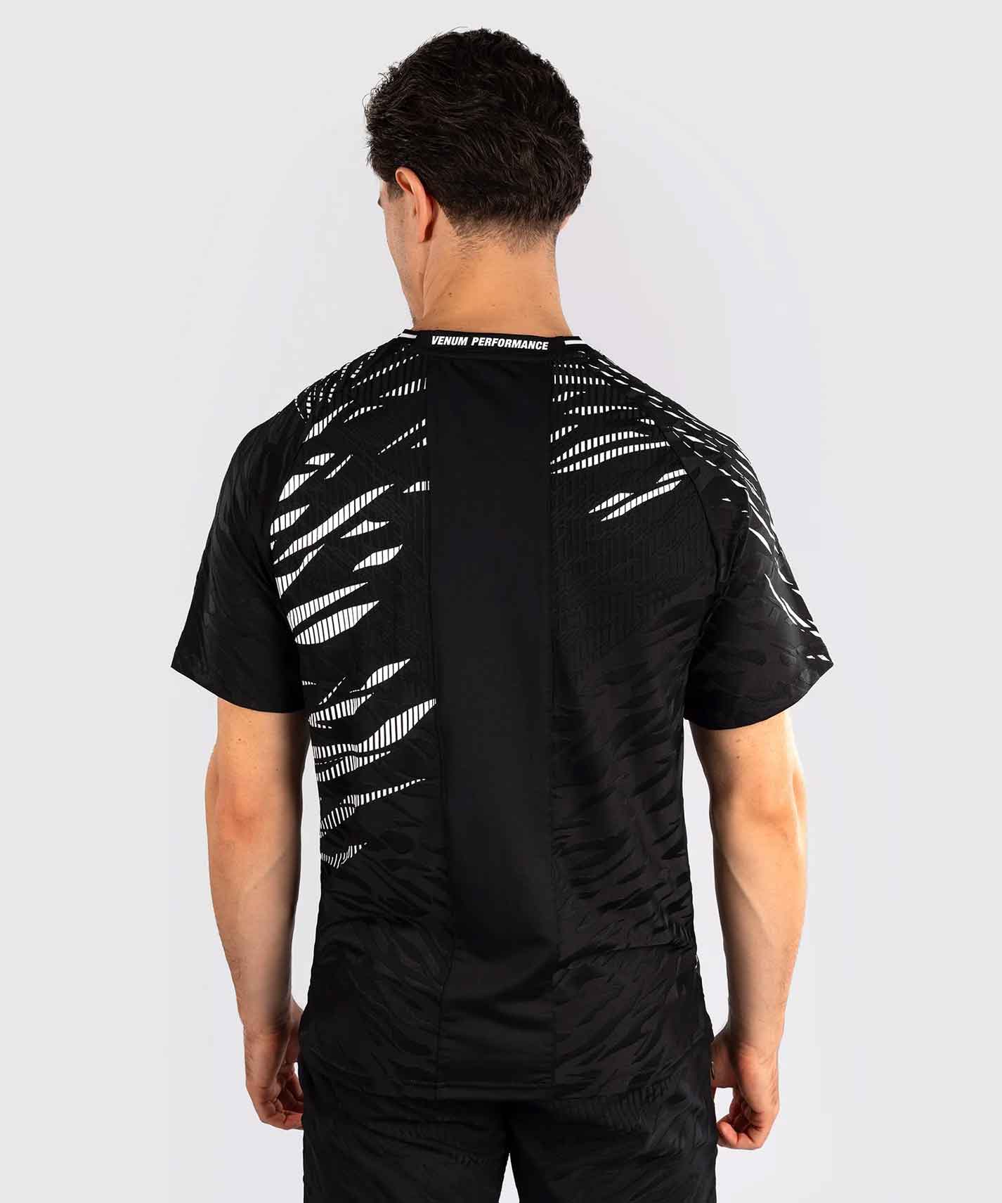 VENUM／ヴェナム　ジャージ（ユニフォーム）　　UFC Fusion by Venum Authentic Fight Night Men’s Walkout Jersey／UFC フュージョン by ヴェナム オーセンティック ファイトナイト メンズ ウォークアウト ジャージ（黒）