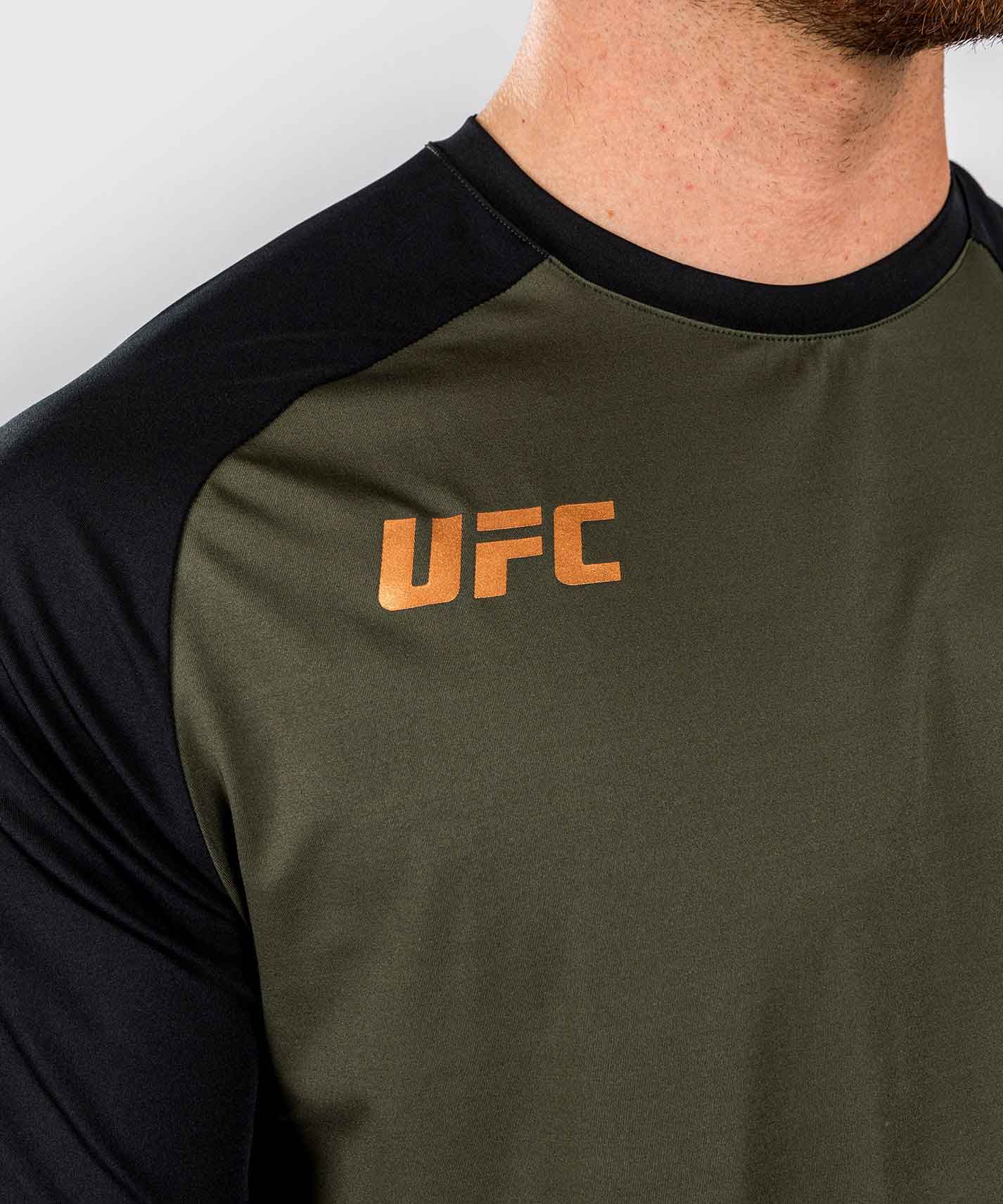 VENUM／ヴェナム　Tシャツ　　UFC Autenthic Adrenaline Fight Week By Venum Men's Dry Tech T-shirt／UFC オーセンティック アドレナリン ファイトウィーク by ヴェナム メンズ ドライテックTシャツ（カーキ）