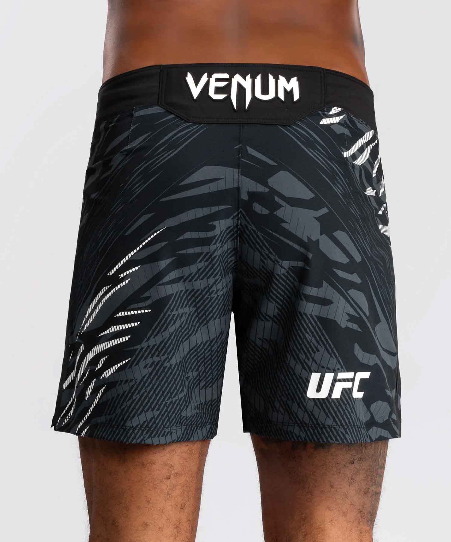 VENUM／ヴェナム　ファイトショーツ　　UFC Fusion by Venum Authentic Fight Night Men’s Fight Short Short Fit／UFC フュージョン by ヴェナム オーセンティック ファイトナイト メンズ ファイトショーツ ショートフィット（黒）