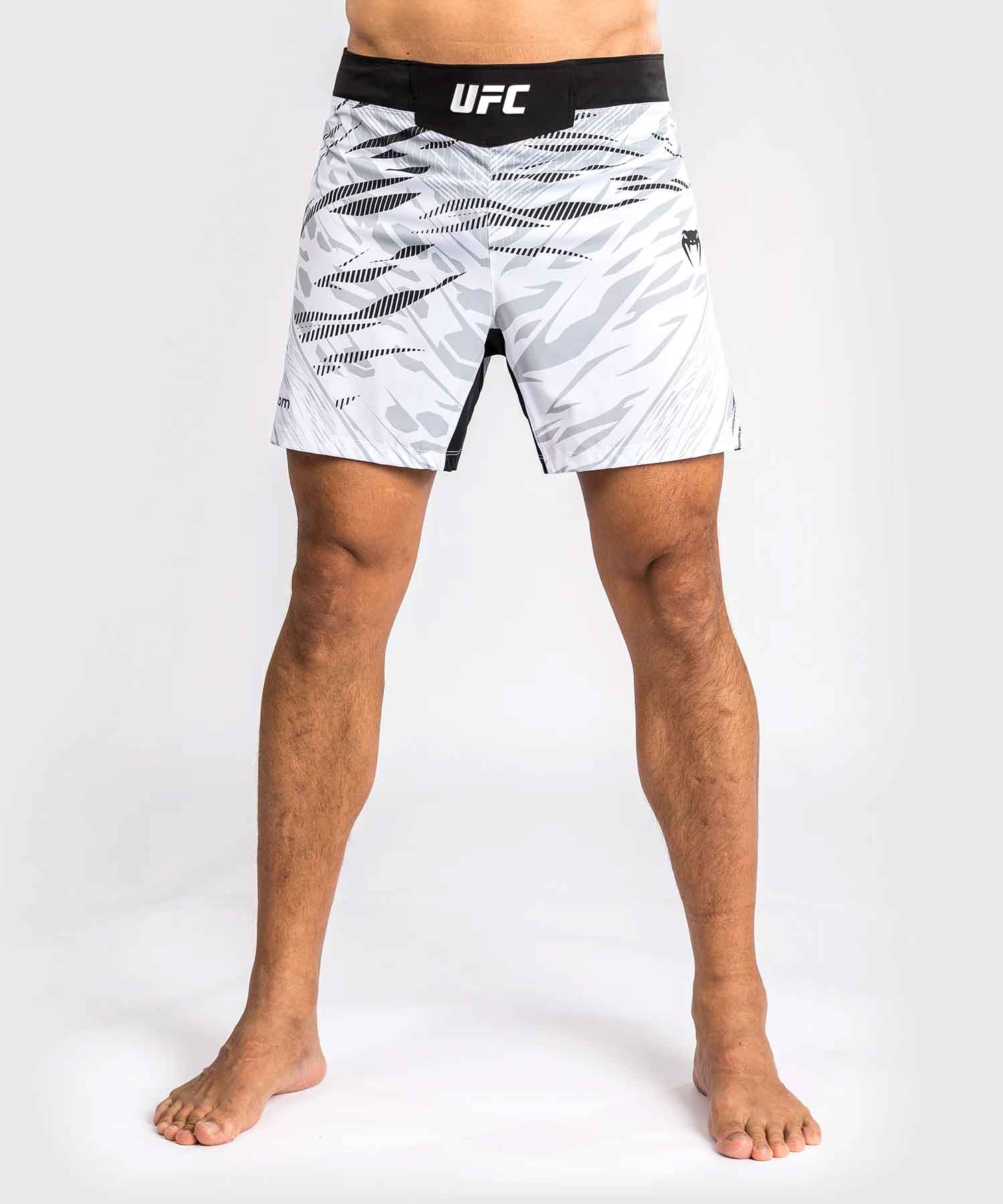 UFC Fusion by Venum Authentic Fight Night Men’s Fight Short Short Fit／UFC フュージョン by ヴェナム オーセンティック ファイトナイト メンズ ファイトショーツ ショートフィット（白）