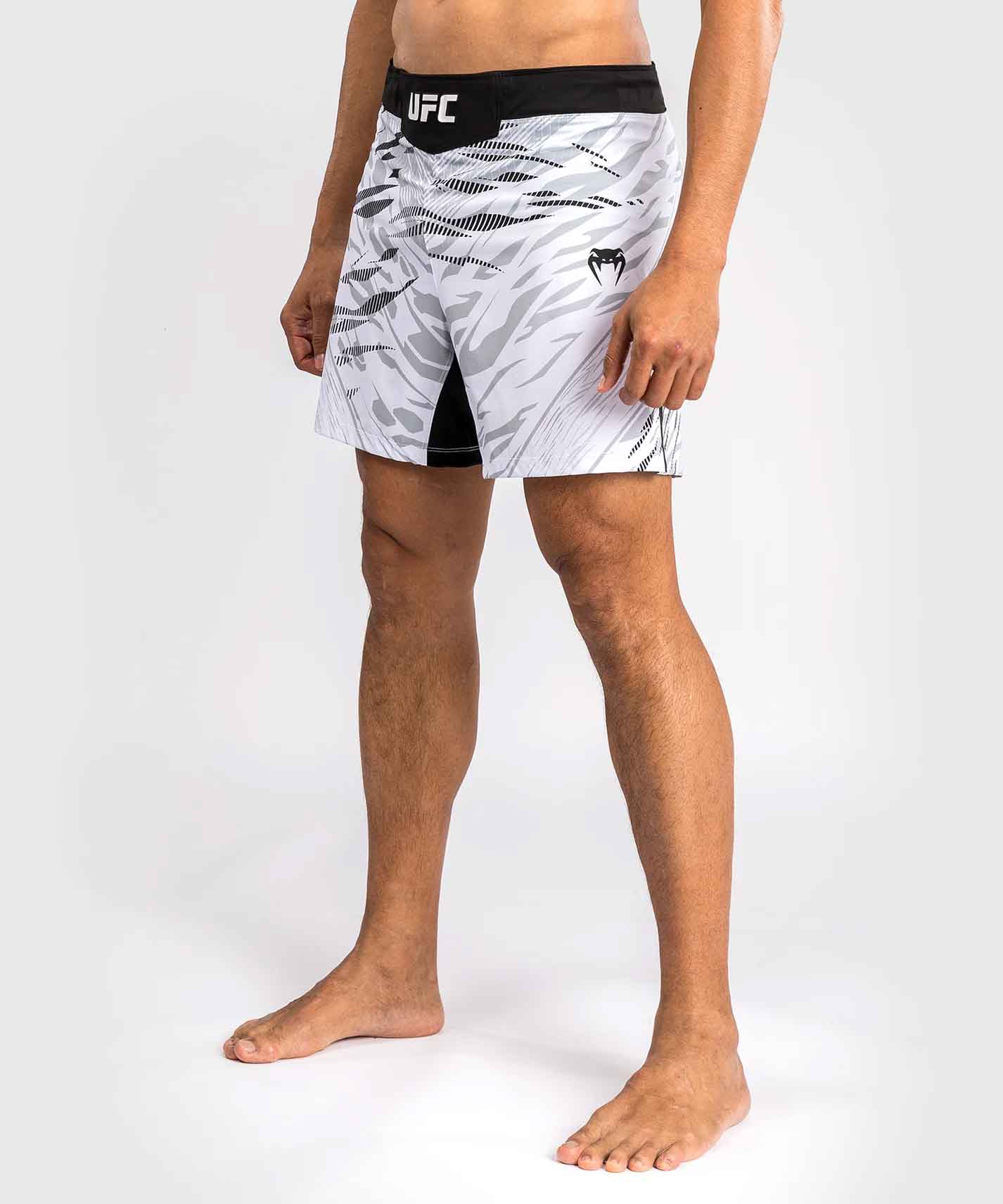 VENUM／ヴェナム　ファイトショーツ　　UFC Fusion by Venum Authentic Fight Night Men’s Fight Short Short Fit／UFC フュージョン by ヴェナム オーセンティック ファイトナイト メンズ ファイトショーツ ショートフィット（白）