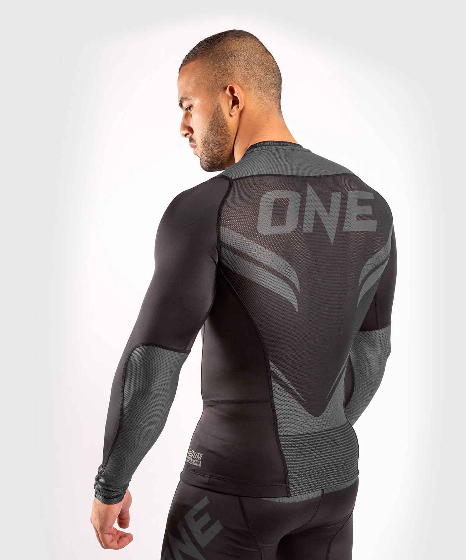 VENUM／ヴェナム　ラッシュガード　　VENUM×ONE FC IMPACT RASHGUARD LONG SLEEVES／VENUM×ONE FC インパクト ラッシュガード ロングスリーブ（黒／グレー）