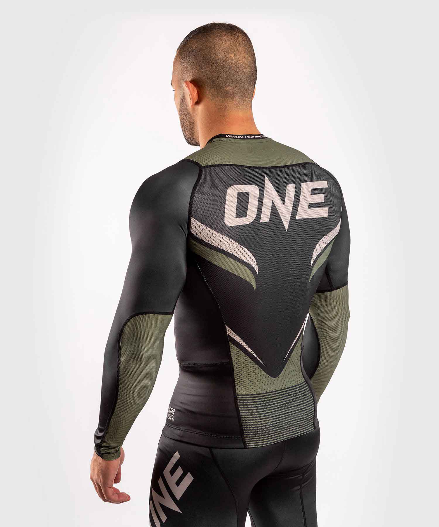 VENUM／ヴェナム　ラッシュガード　　VENUM×ONE FC IMPACT RASHGUARD LONG SLEEVES／VENUM×ONE FC インパクト ラッシュガード ロングスリーブ（黒／カーキ）