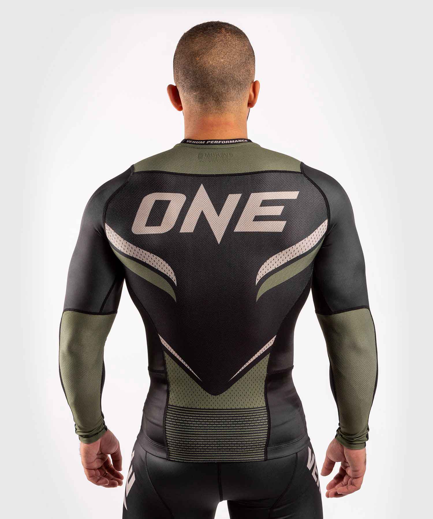 VENUM／ヴェナム　ラッシュガード　　VENUM×ONE FC IMPACT RASHGUARD LONG SLEEVES／VENUM×ONE FC インパクト ラッシュガード ロングスリーブ（黒／カーキ）