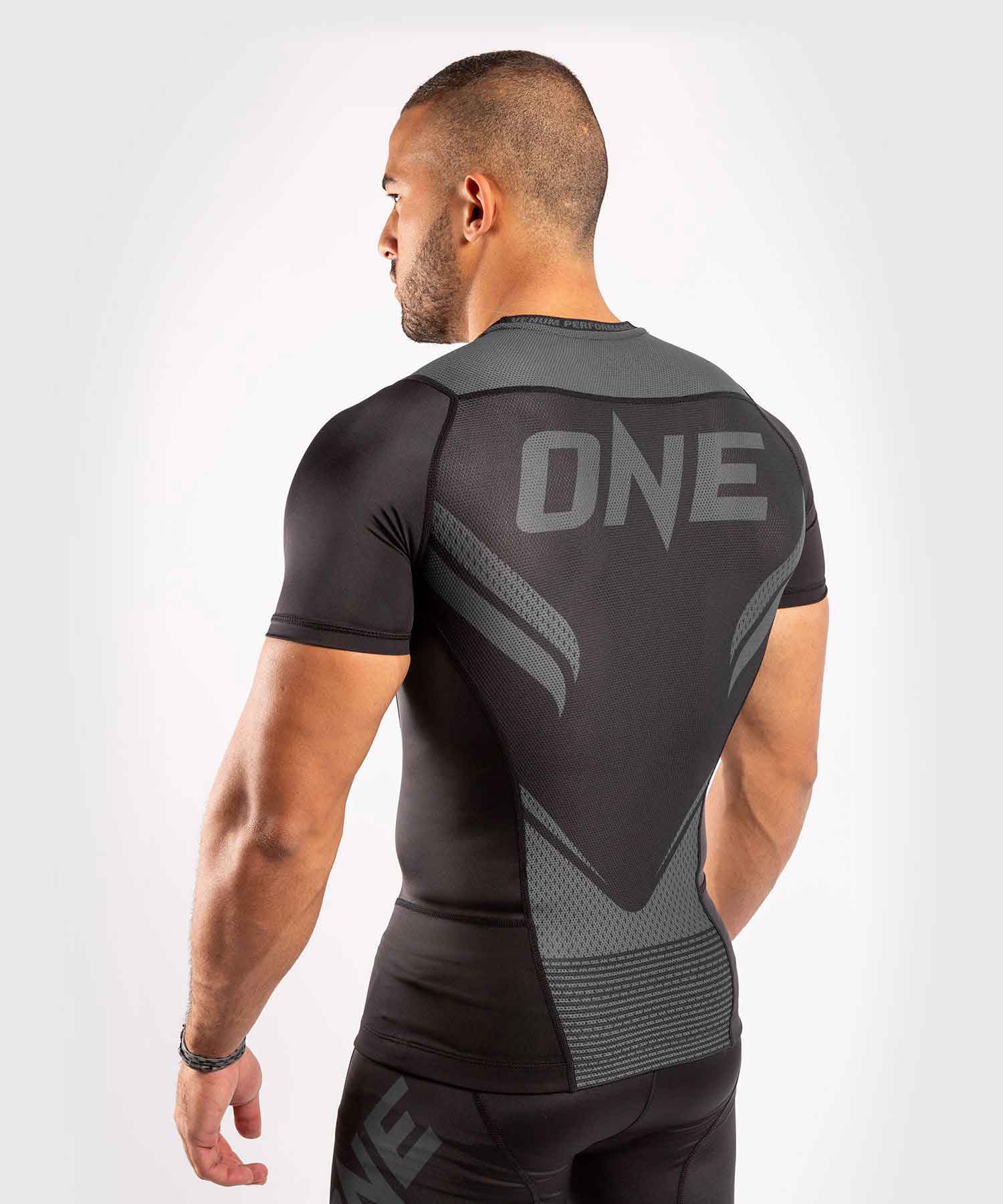 VENUM／ヴェナム　ラッシュガード　　VENUM×ONE FC IMPACT RASHGUARD SHORT SLEEVES／VENUM×ONE FC インパクト ラッシュガード ショートスリーブ（黒／グレー）