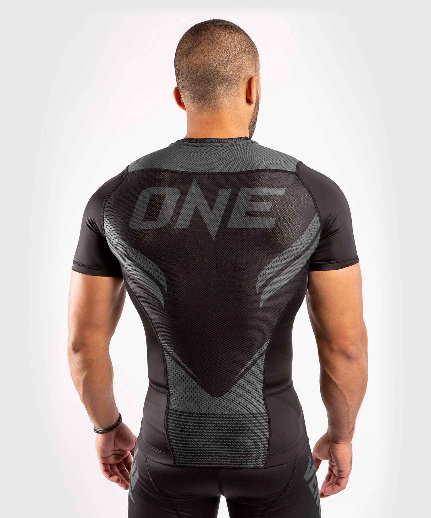 VENUM／ヴェナム　ラッシュガード　　VENUM×ONE FC IMPACT RASHGUARD SHORT SLEEVES／VENUM×ONE FC インパクト ラッシュガード ショートスリーブ（黒／グレー）