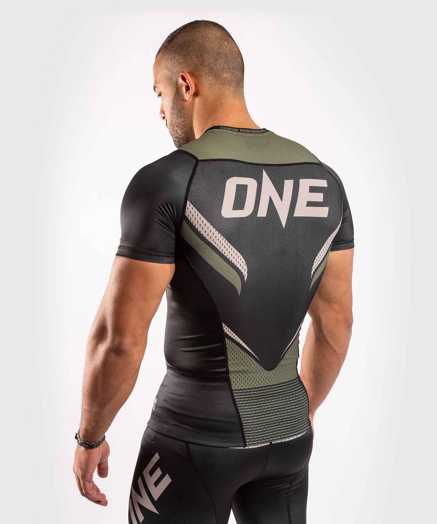 VENUM／ヴェナム　ラッシュガード　　VENUM×ONE FC IMPACT RASHGUARD SHORT SLEEVES／VENUM×ONE FC インパクト ラッシュガード ショートスリーブ（黒／カーキ）