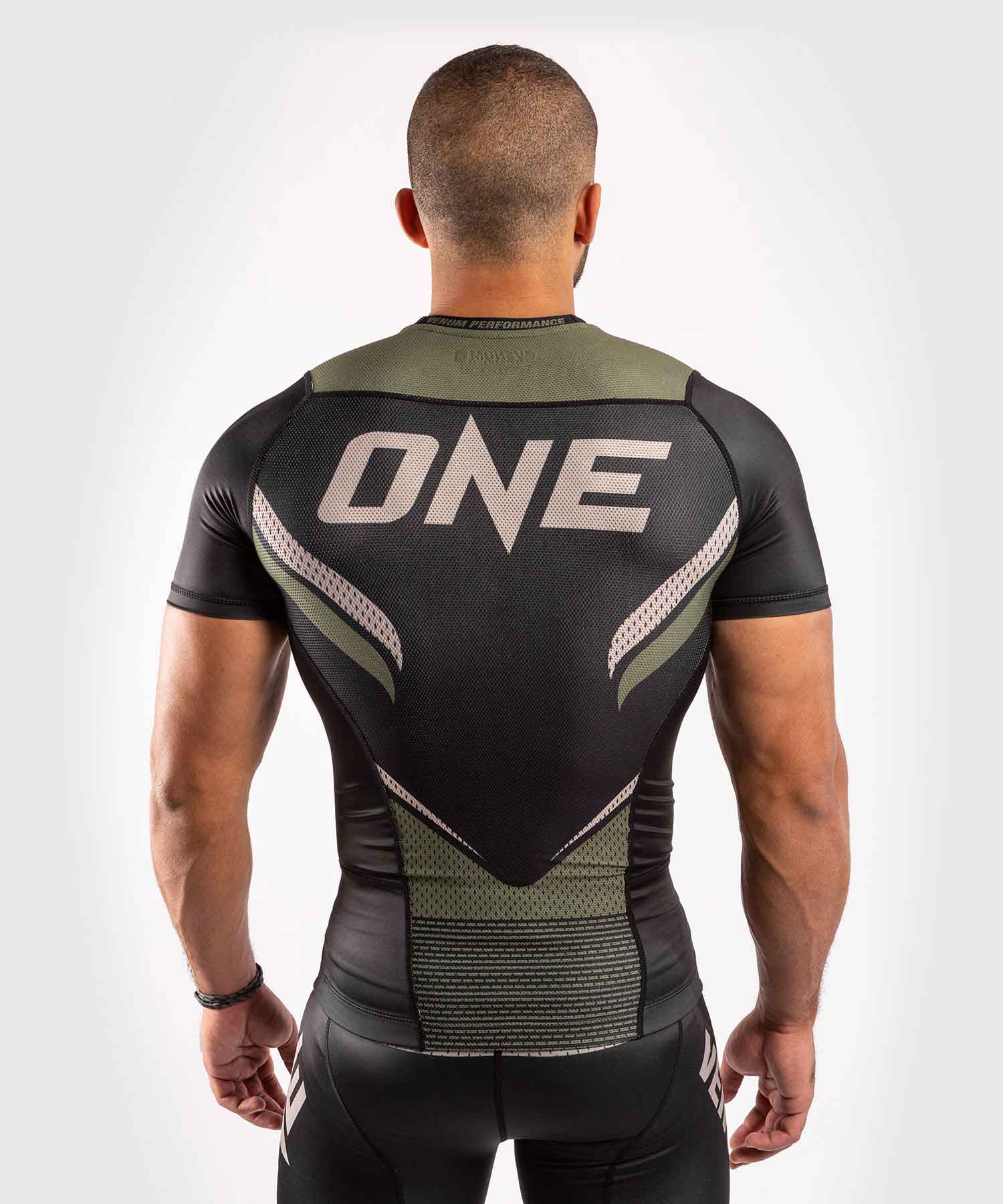 VENUM／ヴェナム　ラッシュガード　　VENUM×ONE FC IMPACT RASHGUARD SHORT SLEEVES／VENUM×ONE FC インパクト ラッシュガード ショートスリーブ（黒／カーキ）