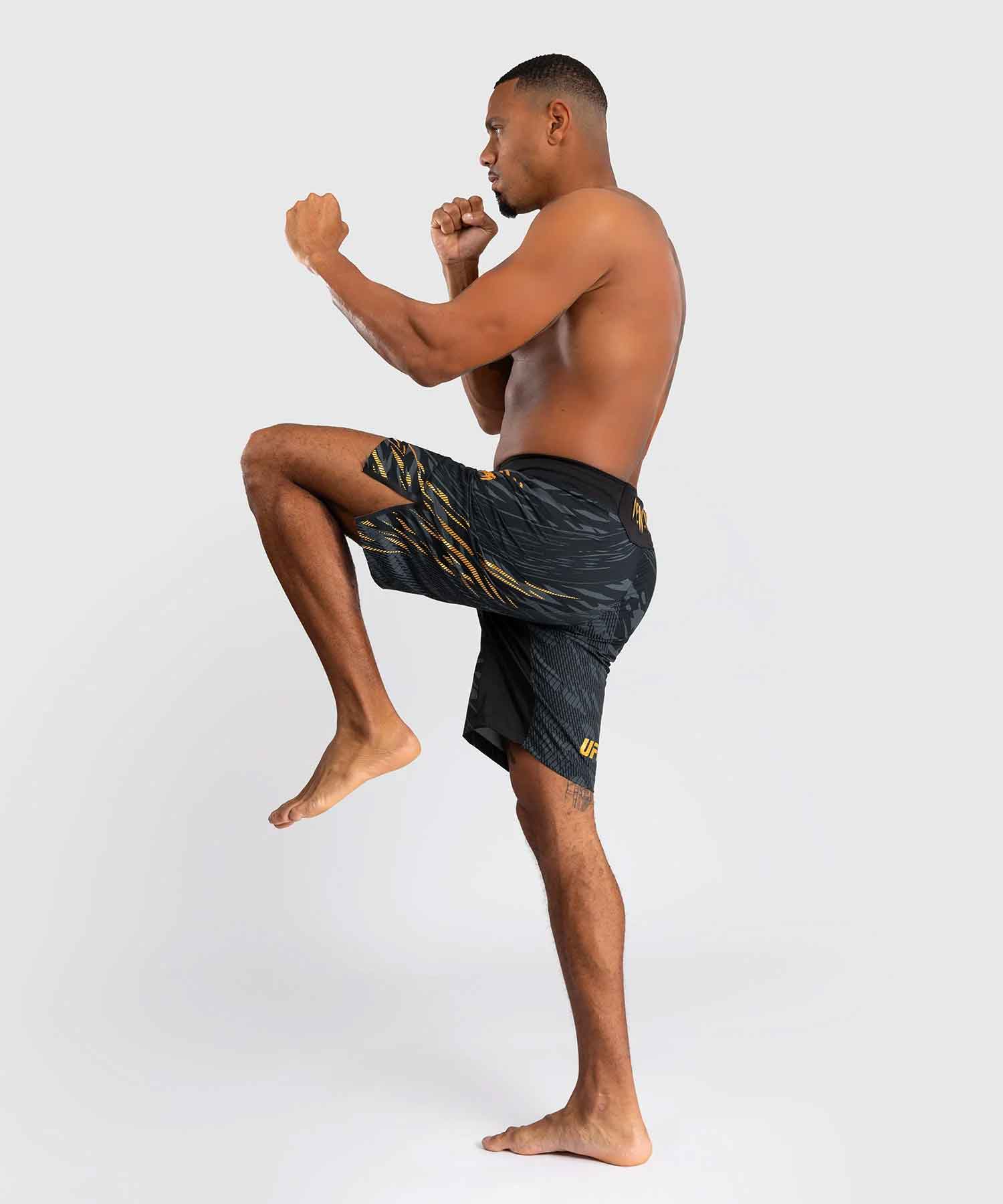 VENUM／ヴェナム　ファイトショーツ　　UFC Fusion by Venum Authentic Fight Night Men’s Fight Short Long Fit Champion／UFC フュージョン by ヴェナム オーセンティック ファイトナイト メンズ ファイトショーツ ロングフィット（チャンピオン）