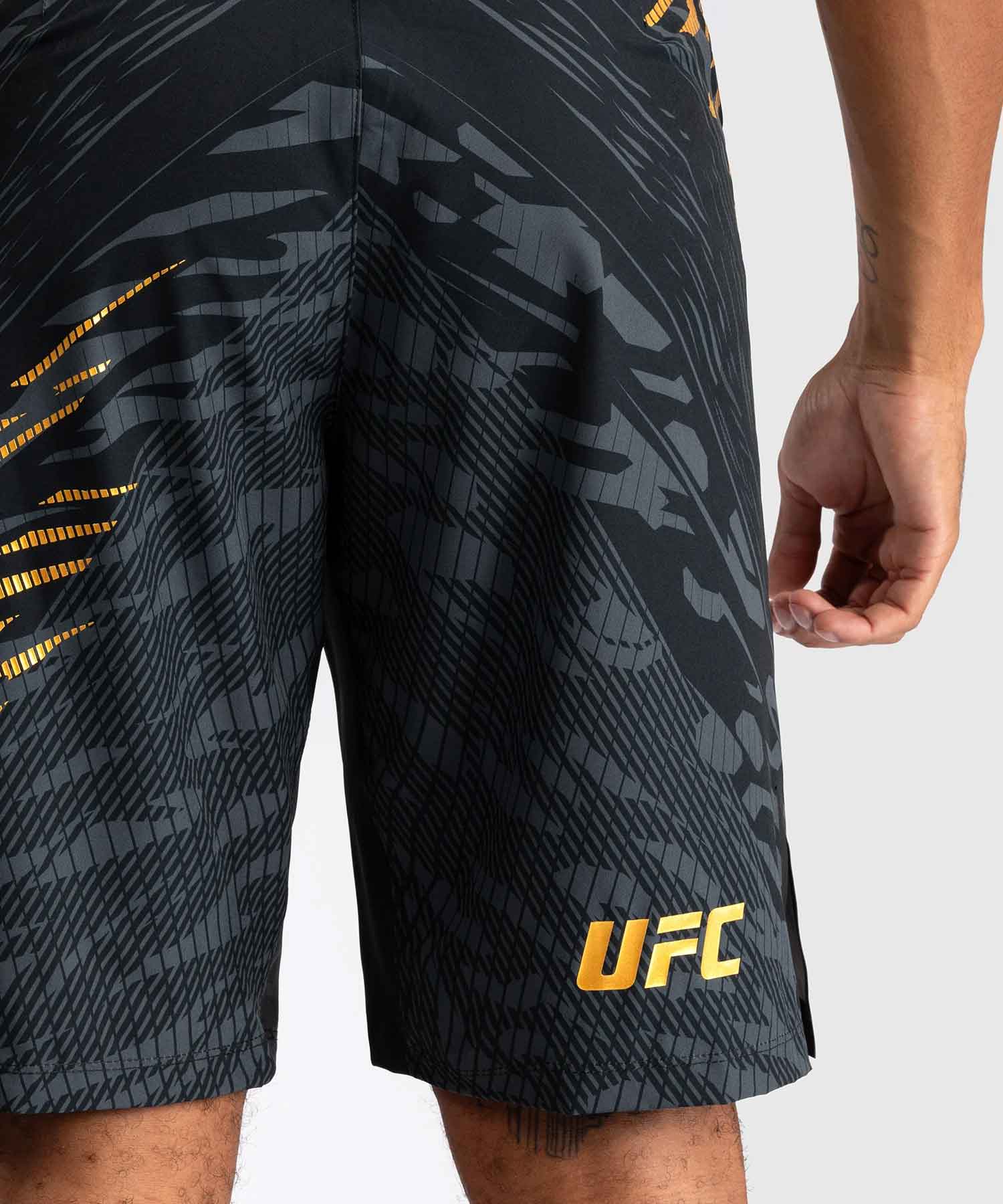 VENUM／ヴェナム　ファイトショーツ　　UFC Fusion by Venum Authentic Fight Night Men’s Fight Short Long Fit Champion／UFC フュージョン by ヴェナム オーセンティック ファイトナイト メンズ ファイトショーツ ロングフィット（チャンピオン）