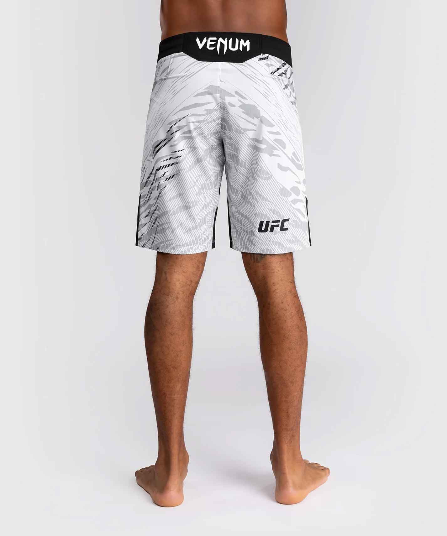 VENUM／ヴェナム　ファイトショーツ　　UFC Fusion by Venum Authentic Fight Night Men’s Fight Short Long Fit／UFC フュージョン by ヴェナム オーセンティック ファイトナイト メンズ ファイトショーツ ロングフィット（白）