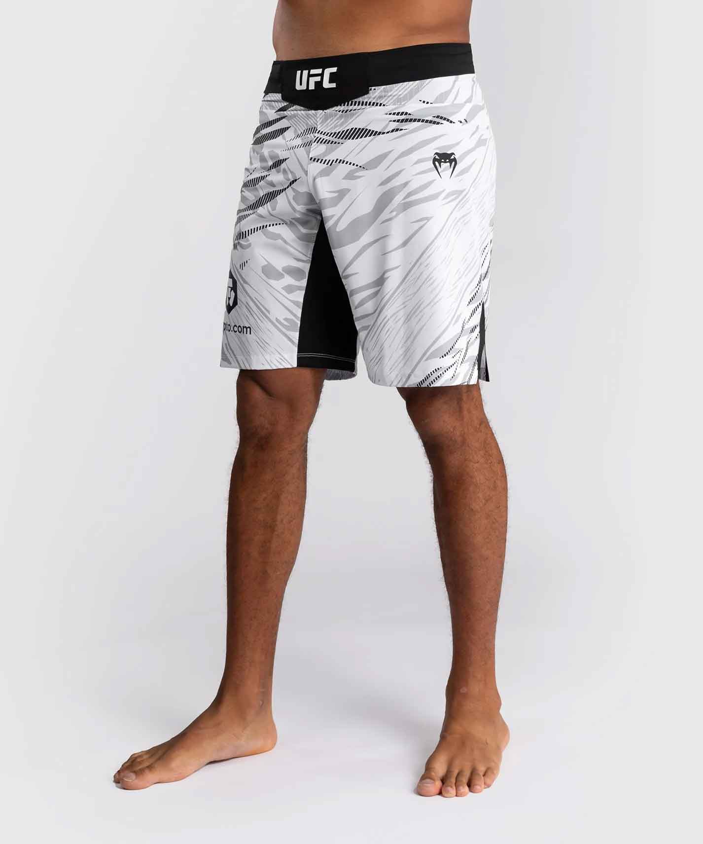 VENUM／ヴェナム　ファイトショーツ　　UFC Fusion by Venum Authentic Fight Night Men’s Fight Short Long Fit／UFC フュージョン by ヴェナム オーセンティック ファイトナイト メンズ ファイトショーツ ロングフィット（白）