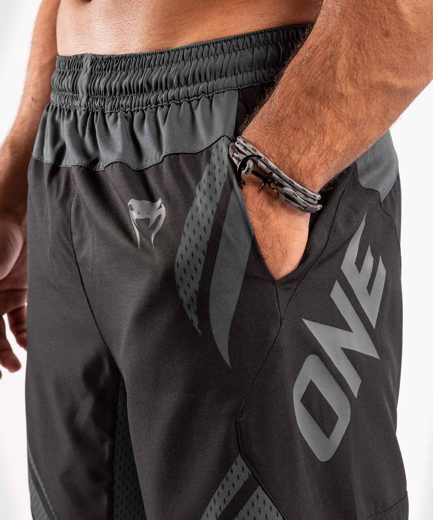 VENUM／ヴェナム　トレーニング・フィットネスショーツ　　VENUM×ONE FC IMPACT TRAINING SHORTS／VENUM×ONE FC インパクト トレーニングショーツ（黒／グレー）