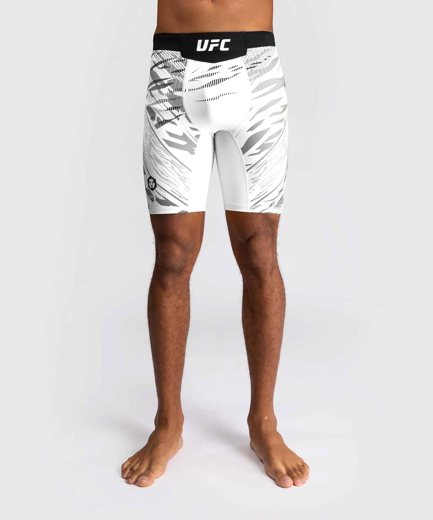 UFC Fusion by Venum Authentic Fight Night Men’s Vale Tudo Short／UFC フュージョン by ヴェナム オーセンティック ファイトナイト メンズ バーリトゥードショーツ（白）