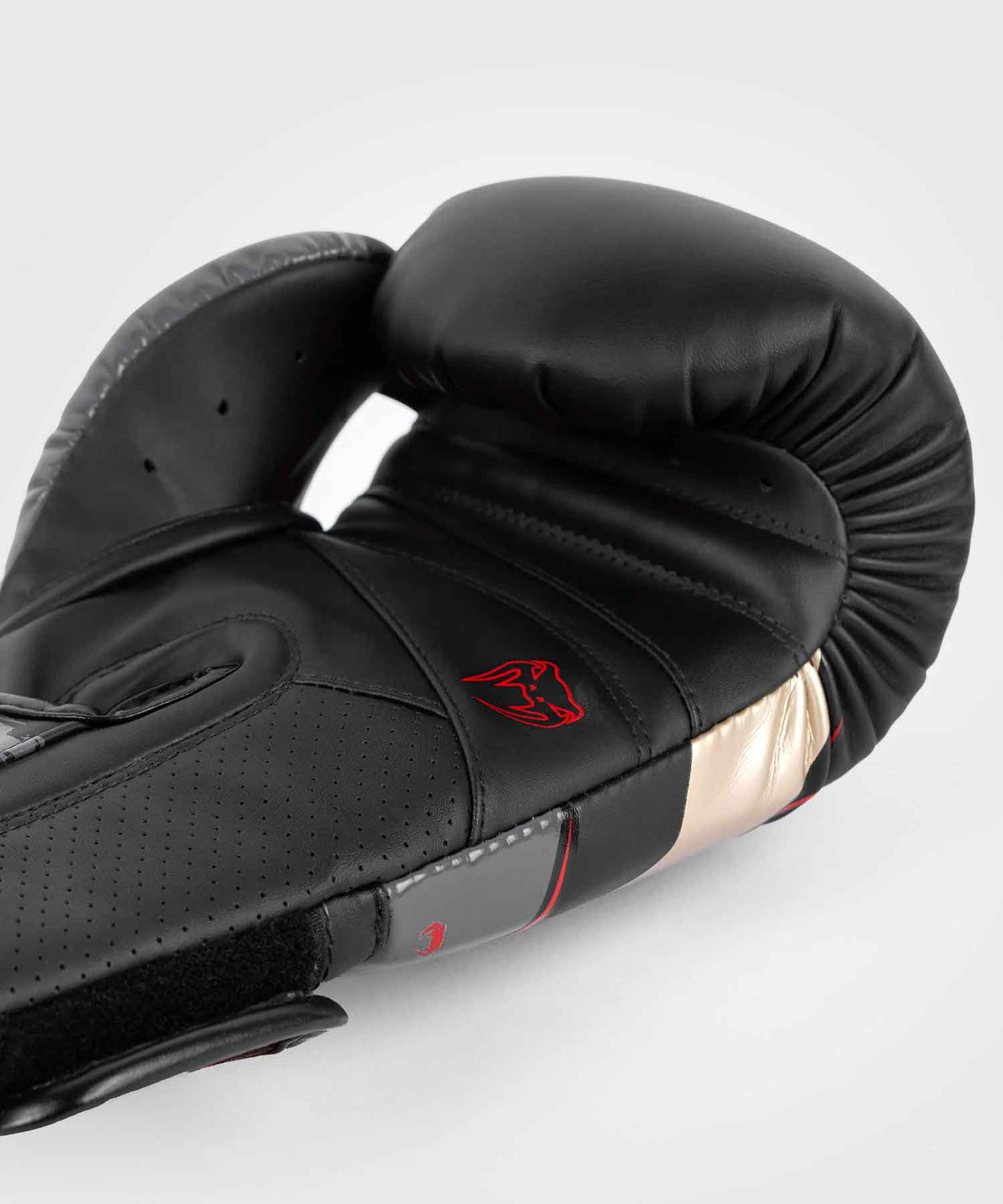 VENUM／ヴェナム　ボクシンググローブ　　Elite Evo Boxing Gloves／エリート エヴォ ボクシンググローブ（黒／ゴールド／レッド）