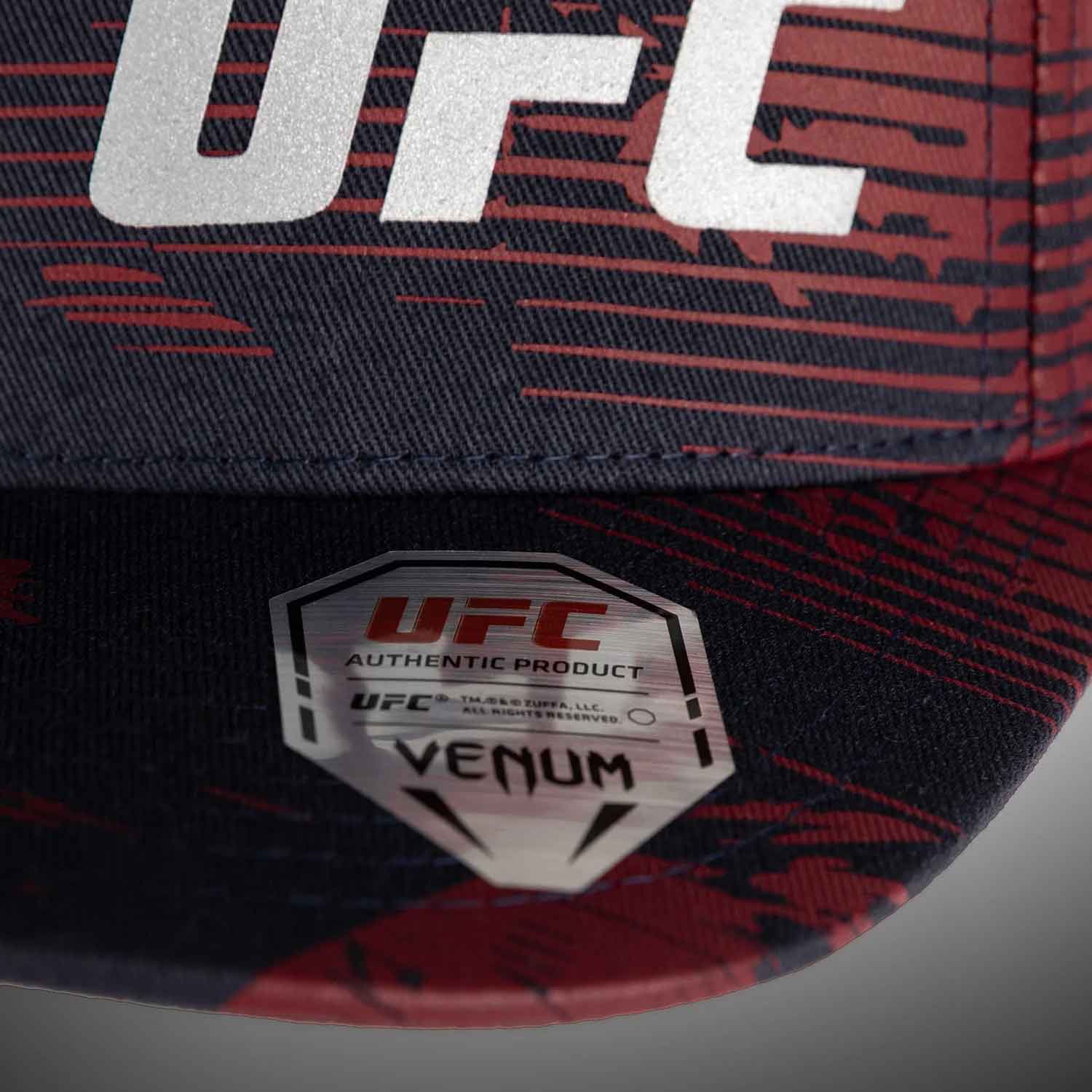 VENUM／ヴェナム　ビーニー・キャップ　　UFC Zenith by Venum Authentic Fight Week Trucker Hat／UFC ゼニス by Venum オーセンティック ファイトウィーク トラッカー キャップ（ダークネイビー／バーガンディ／シルバー）