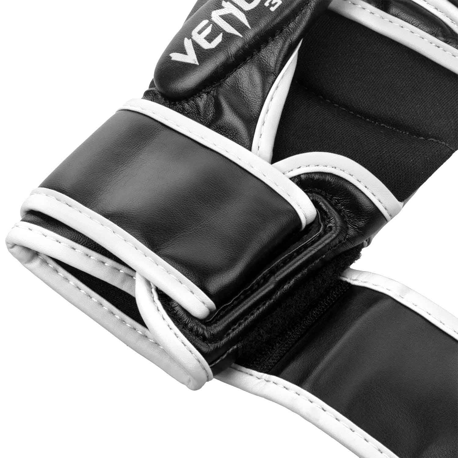 VENUM／ヴェナム　MMAグローブ（オープンフィンガーグローブ）　　CHALLENGER 3.0 SPARRING GLOVES／チャレンジャー 3.0 スパーリンググローブ（黒／白）