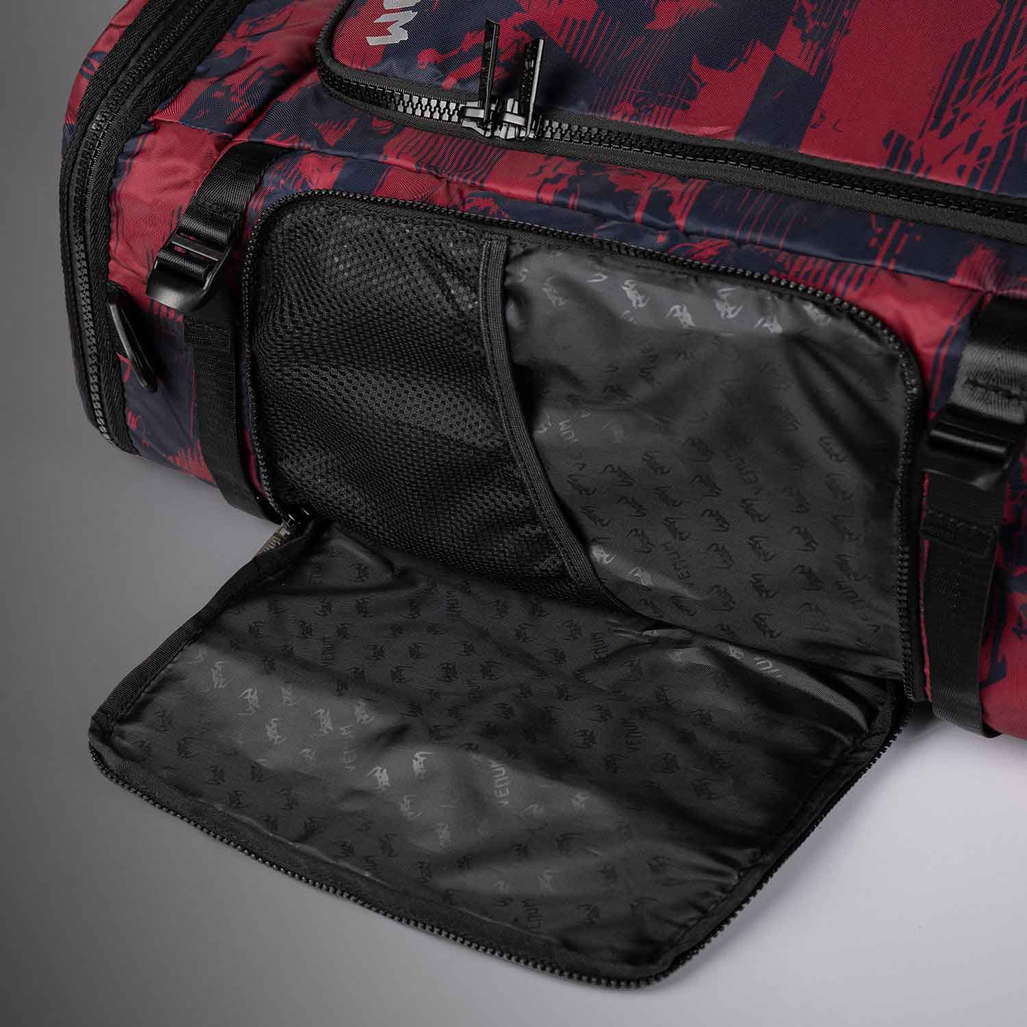 VENUM／ヴェナム　バッグ・バックパック　　UFC Zenith by Venum Authentic Fight Week Unisex Gear Bag／UFC ゼニス by Venum オーセンティック ファイトウィーク ユニセックス ギアー バッグ（バーガンディ）