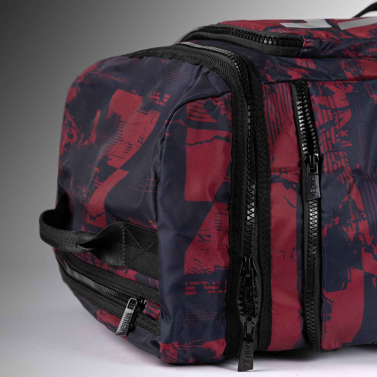 VENUM／ヴェナム　バッグ・バックパック　　UFC Zenith by Venum Authentic Fight Week Unisex Gear Bag／UFC ゼニス by Venum オーセンティック ファイトウィーク ユニセックス ギアー バッグ（バーガンディ）