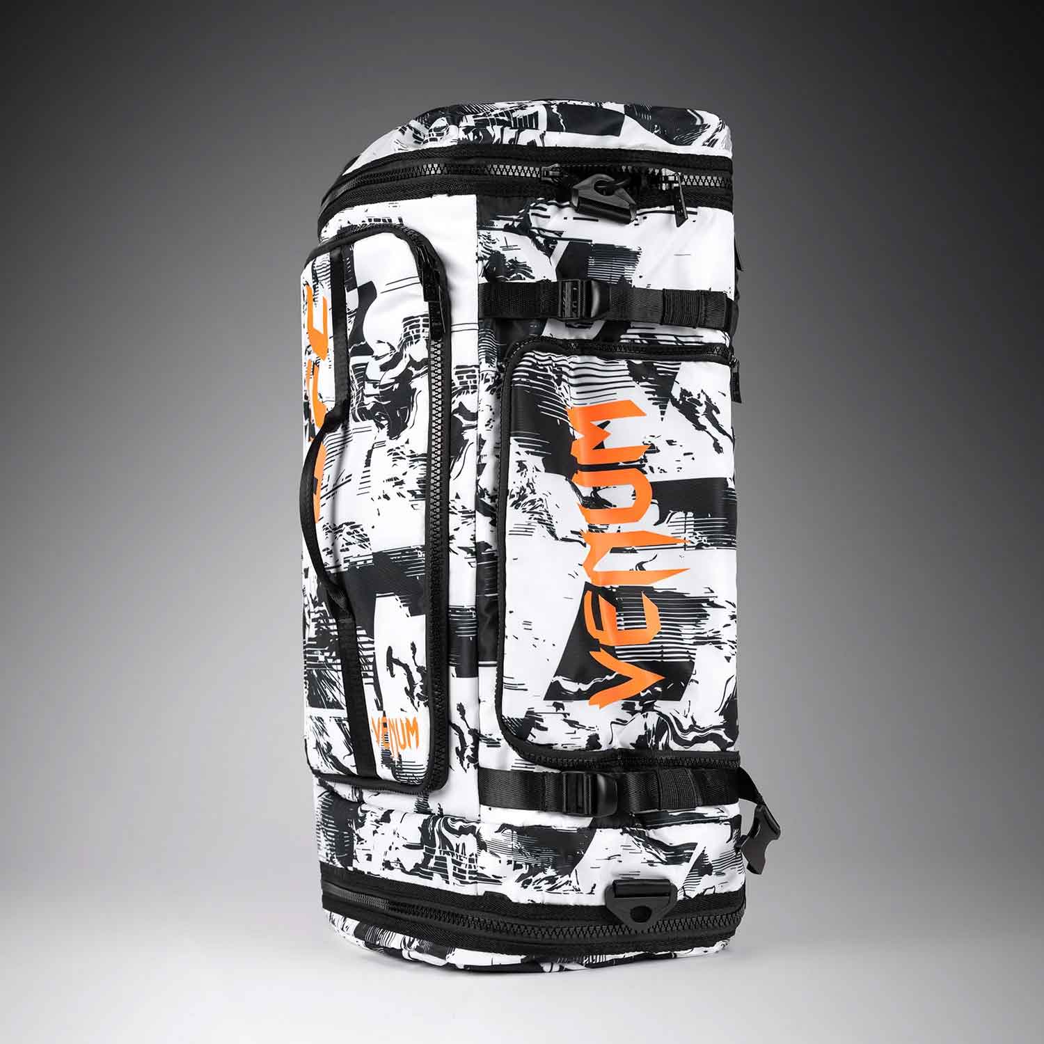 VENUM／ヴェナム　バッグ・バックパック　　UFC Zenith by Venum Authentic Fight Week Unisex Gear Bag／UFC ゼニス by Venum オーセンティック ファイトウィーク ユニセックス ギアー バッグ（白）