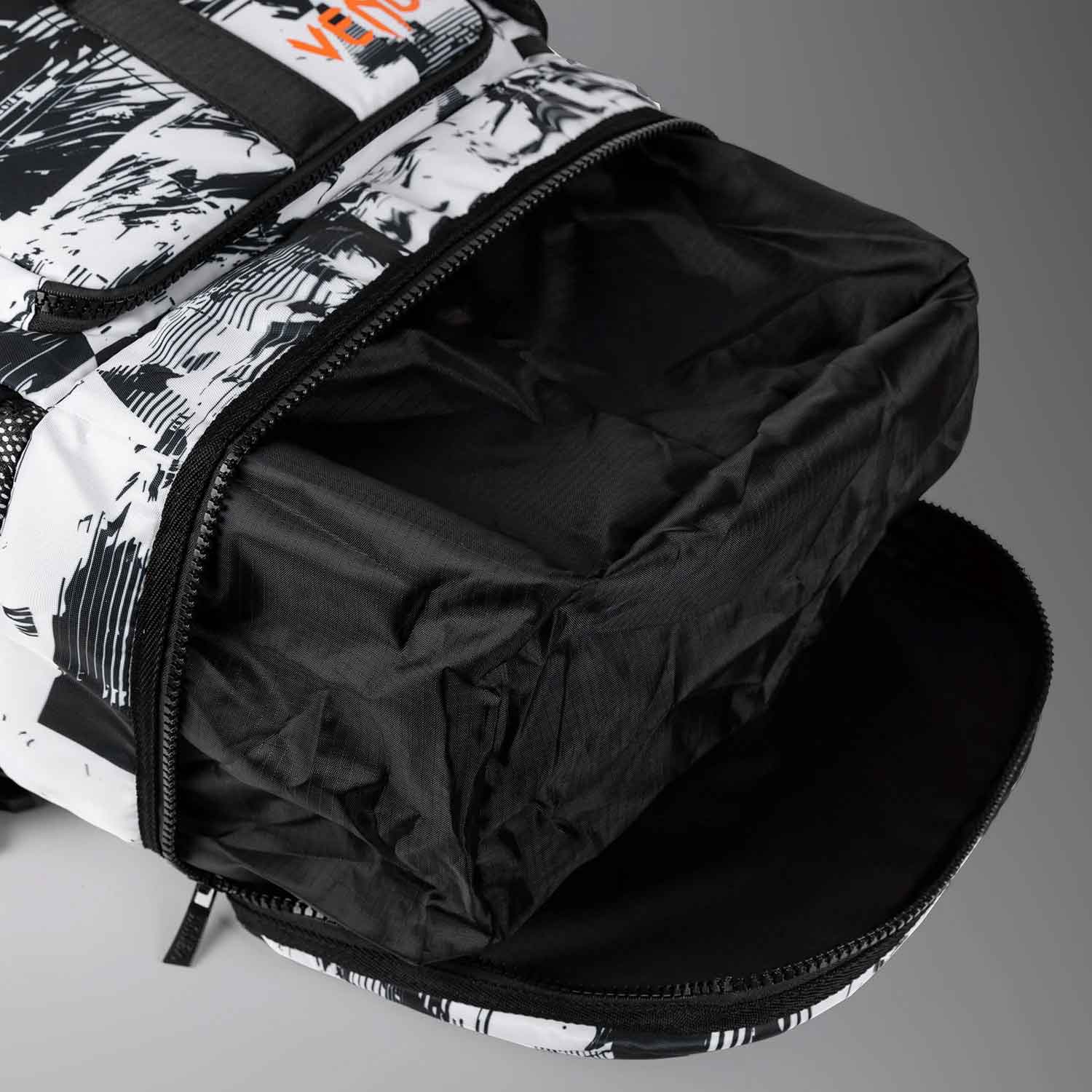 VENUM／ヴェナム　バッグ・バックパック　　UFC Zenith by Venum Authentic Fight Week Unisex Gear Bag／UFC ゼニス by Venum オーセンティック ファイトウィーク ユニセックス ギアー バッグ（白）