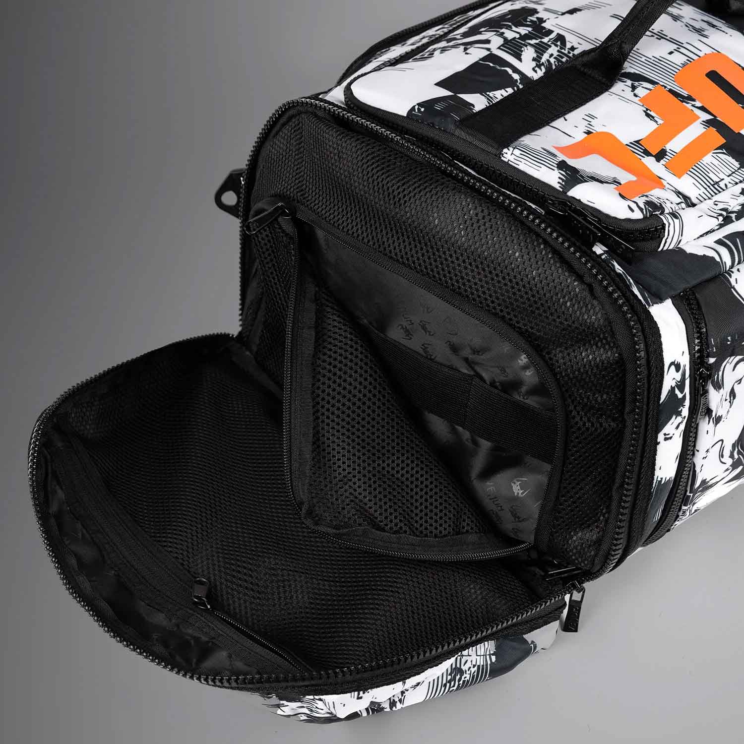 VENUM／ヴェナム　バッグ・バックパック　　UFC Zenith by Venum Authentic Fight Week Unisex Gear Bag／UFC ゼニス by Venum オーセンティック ファイトウィーク ユニセックス ギアー バッグ（白）