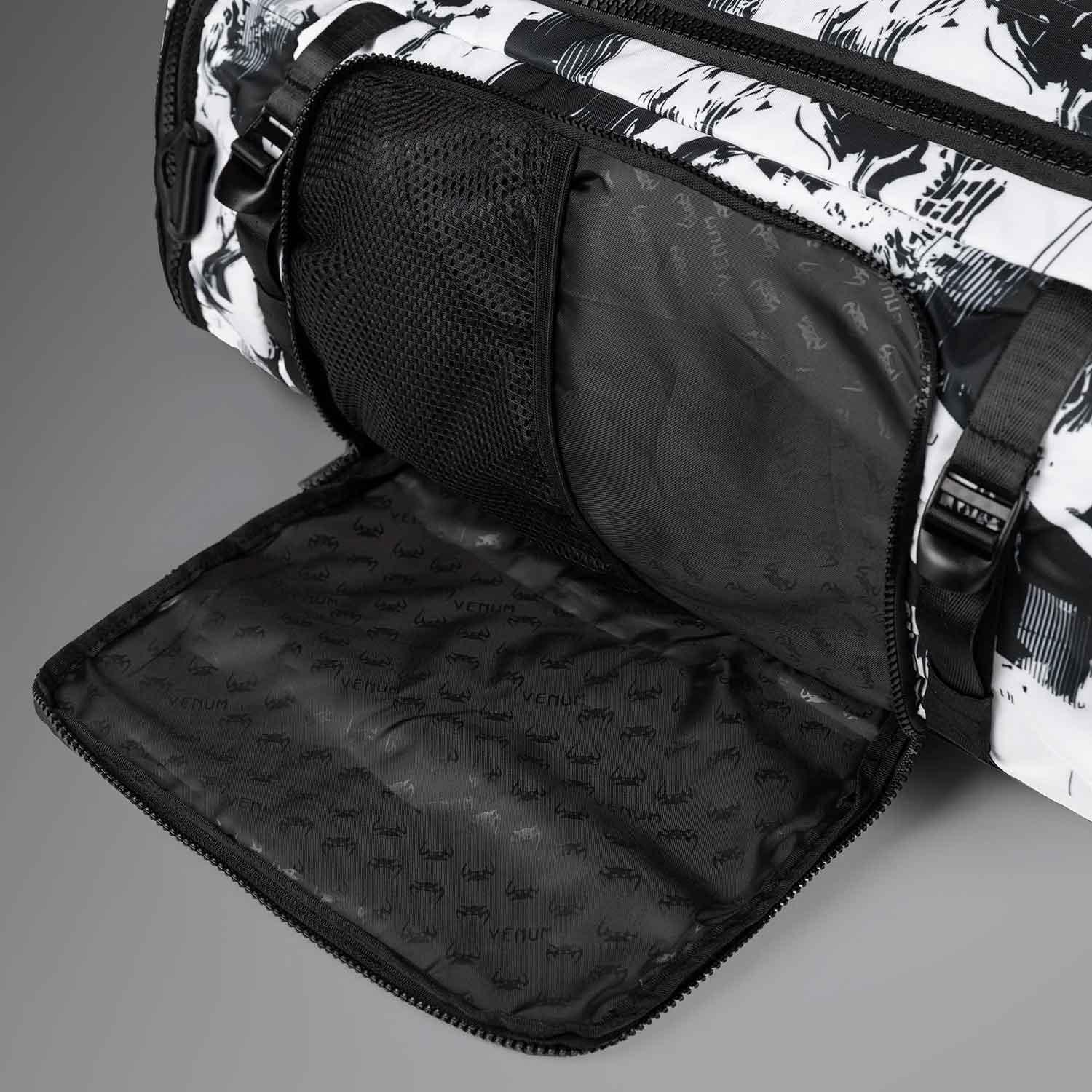 VENUM／ヴェナム　バッグ・バックパック　　UFC Zenith by Venum Authentic Fight Week Unisex Gear Bag／UFC ゼニス by Venum オーセンティック ファイトウィーク ユニセックス ギアー バッグ（白）