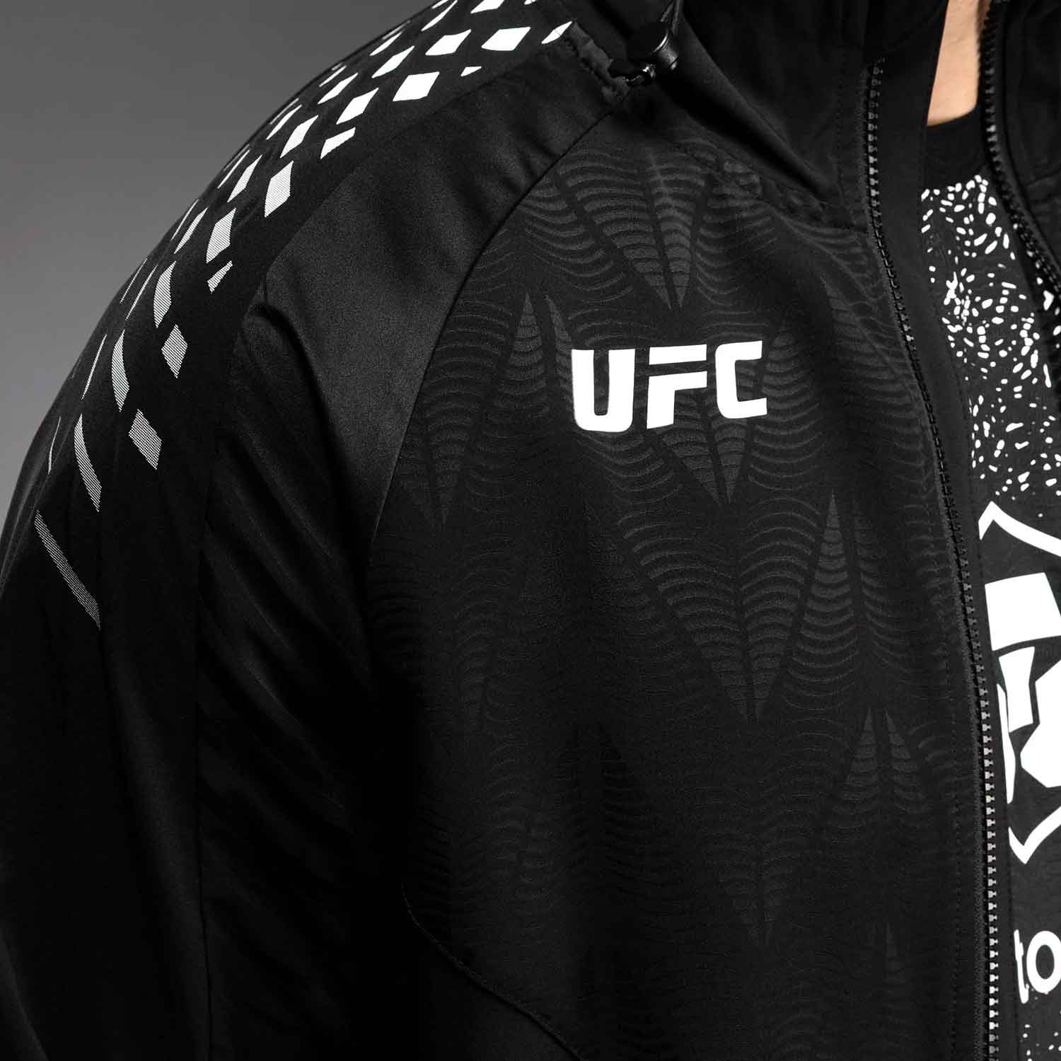 VENUM／ヴェナム　パーカー（フーディー）　　UFC Zenith by Venum Authentic Fight Night Men’s Black Walkout Hoodie／UFC ゼニス by Venum オーセンティック ファイトナイト メンズ ブラック ウォークアウト フーディー