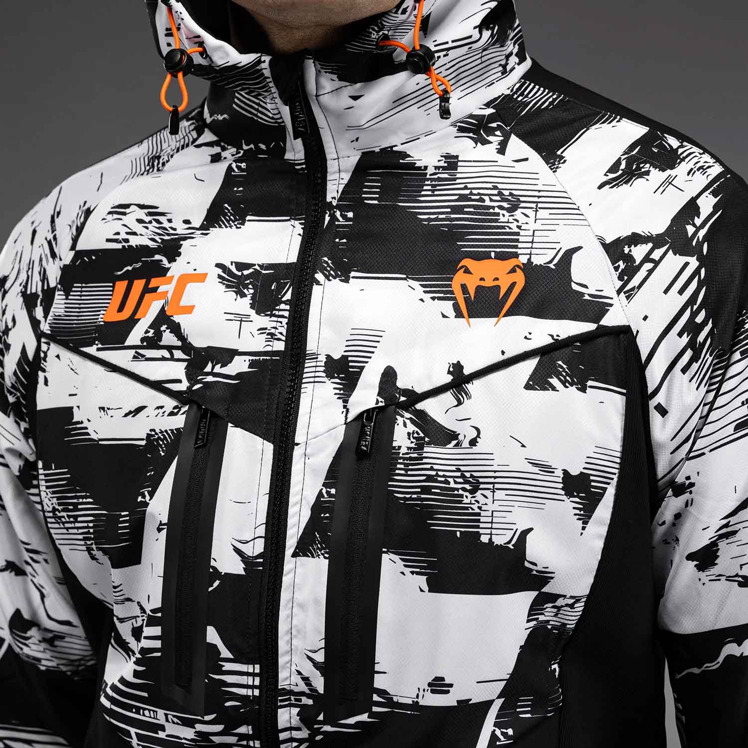 VENUM／ヴェナム　パーカー（フーディー）　ジャケット　　UFC Zenith by Venum Authentic Fight Week Men's White Zip Hoodie／UFC ゼニス by Venum オーセンティック ファイトウィーク メンズ ホワイト ジップ フーディー（トラックジャケット）