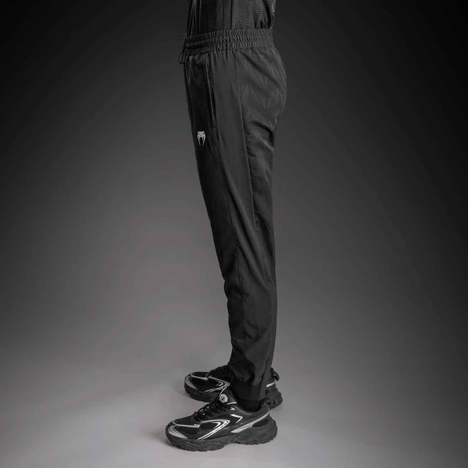 VENUM／ヴェナム　ジョギングス（スウェットパンツ・ジョガー）　　UFC Zenith by Venum Authentic Fight Night Men's Black Walkout Pant／UFC ゼニス by Venum オーセンティック ファイトナイト メンズ ブラック ウォークアウト パンツ