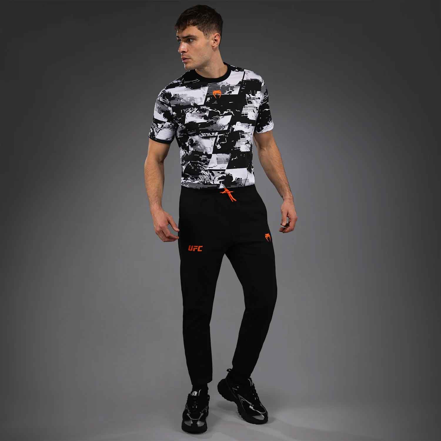 VENUM／ヴェナム　ジョギングス（スウェットパンツ・ジョガー）　　UFC Zenith by Venum Authentic Fight Week Men's Black Pant／UFC ゼニス by Venum オーセンティック ファイトウィーク メンズ ブラックパンツ