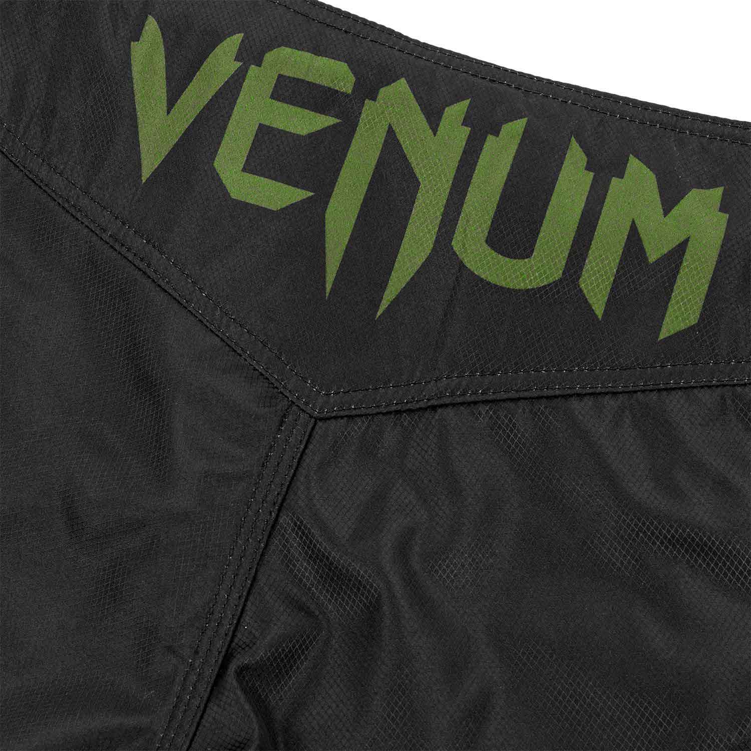 VENUM／ヴェナム　ファイトショーツ　　LIGHT 3.0 FIGHTSHORTS／ライト 3.0 ファイトショーツ（黒／カーキ・カモ）