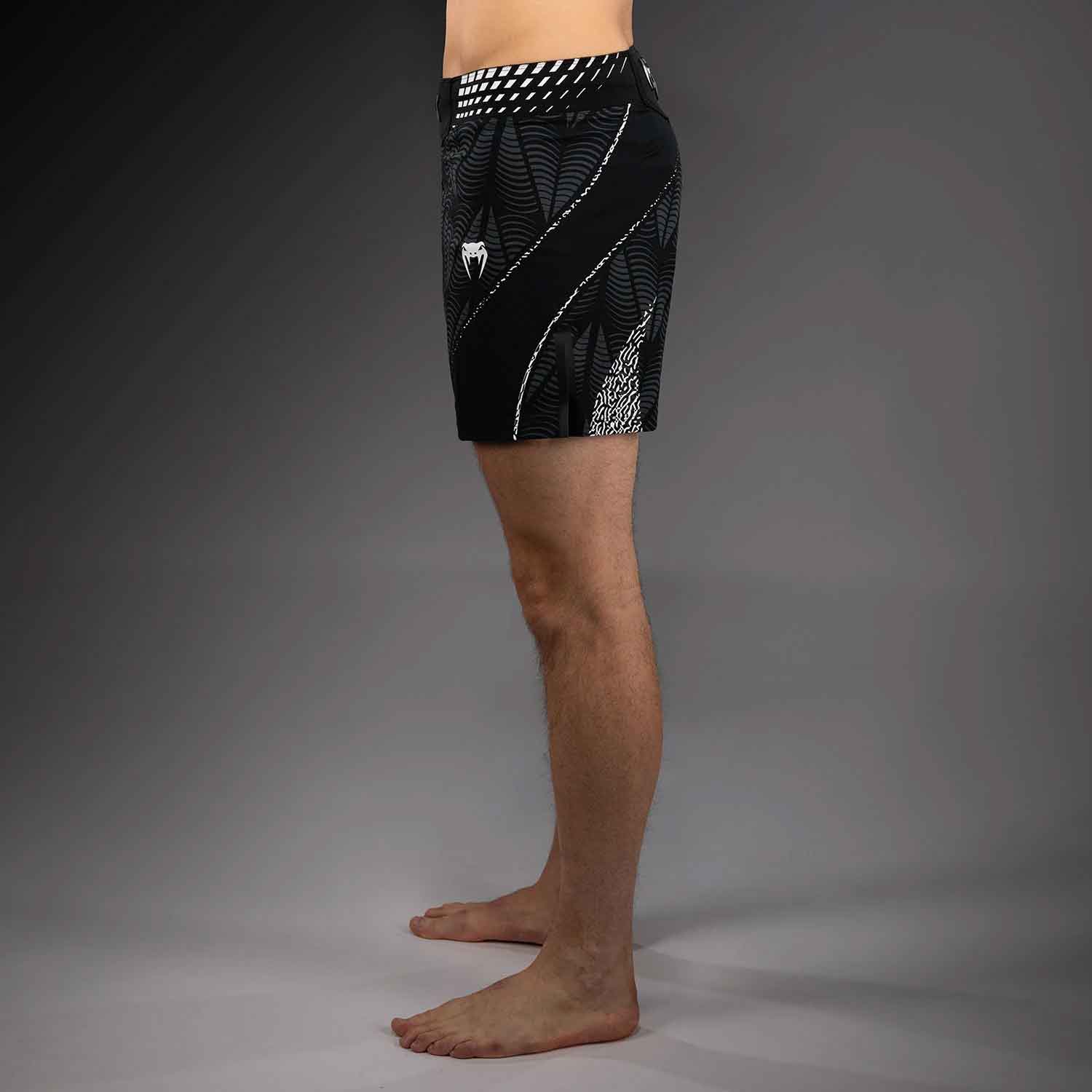 VENUM／ヴェナム　ファイトショーツ　　UFC Zenith by Venum Authentic Fight Night Men's Black Short Fit Short／UFC ゼニス by Venum オーセンティック ファイトナイト メンズ ブラック ファイトショーツ ショートフィット