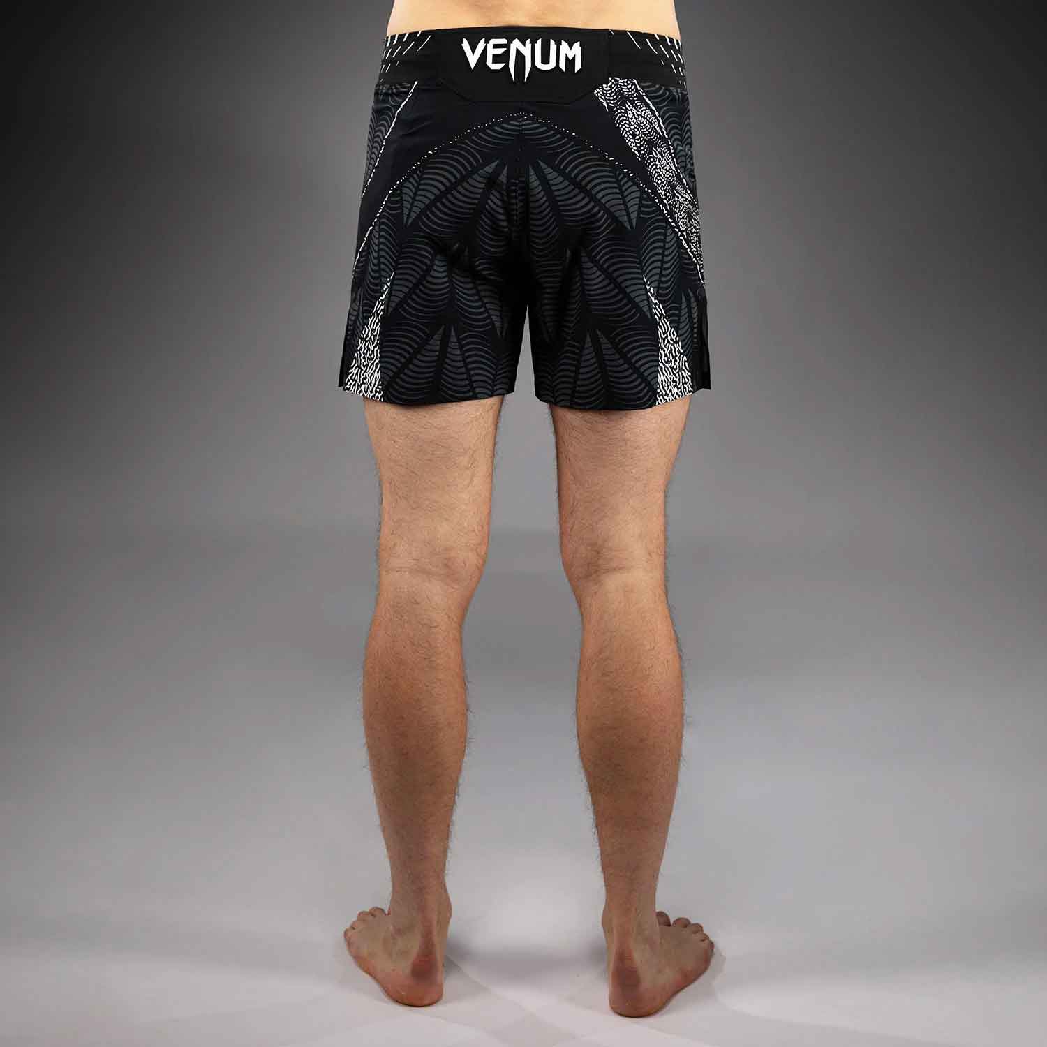 VENUM／ヴェナム　ファイトショーツ　　UFC Zenith by Venum Authentic Fight Night Men's Black Short Fit Short／UFC ゼニス by Venum オーセンティック ファイトナイト メンズ ブラック ファイトショーツ ショートフィット