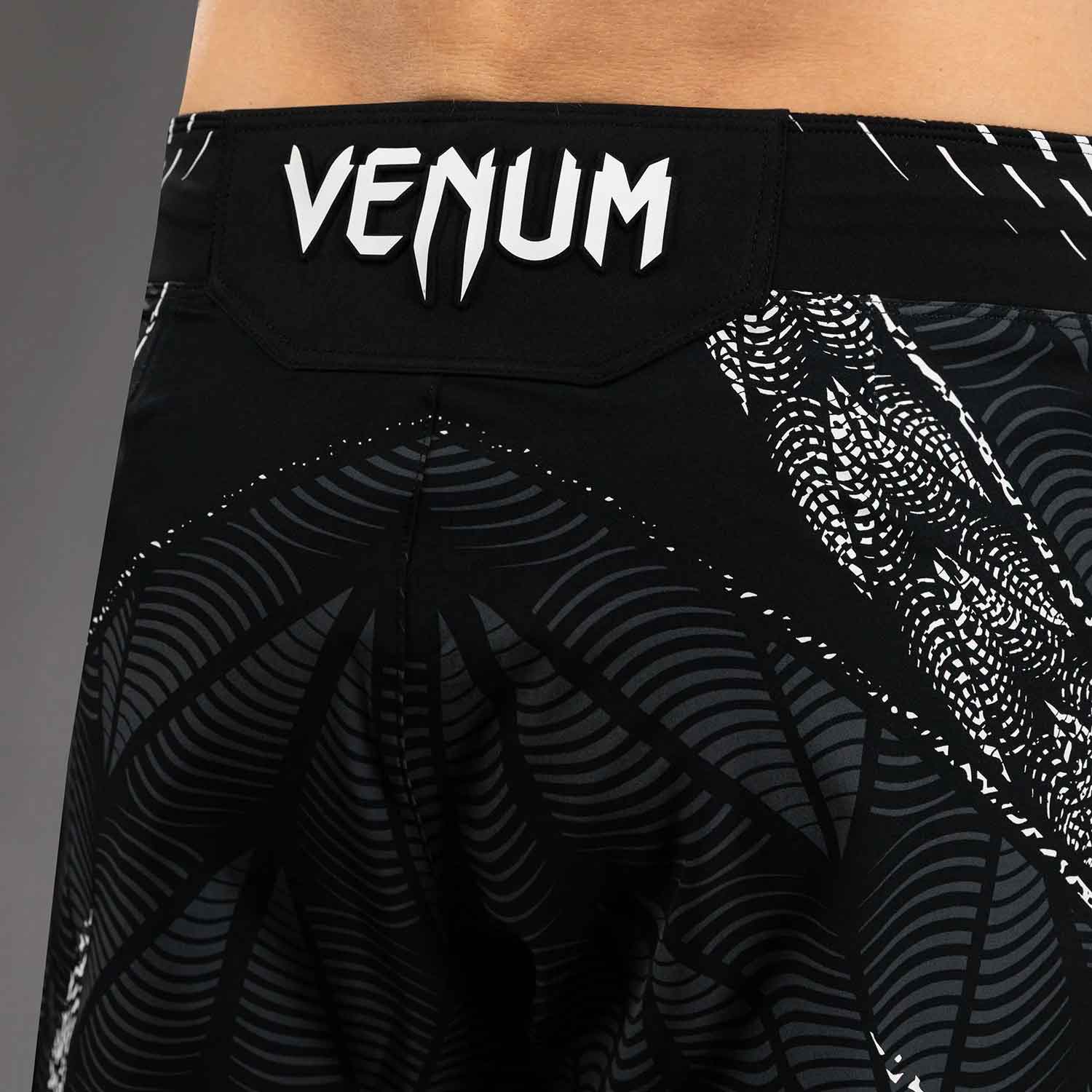 VENUM／ヴェナム　ファイトショーツ　　UFC Zenith by Venum Authentic Fight Night Men's Black Short Fit Short／UFC ゼニス by Venum オーセンティック ファイトナイト メンズ ブラック ファイトショーツ ショートフィット